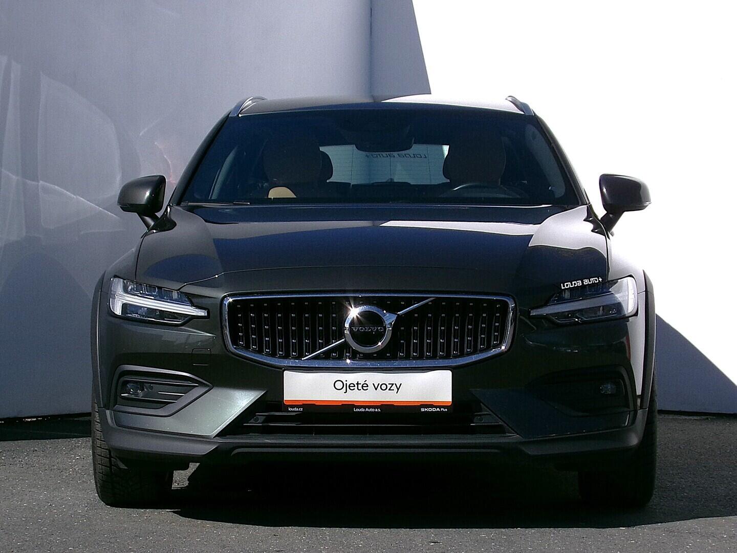 O419V08237_13.webp_V60 Crosscountry 2.0 D4 140 kW automat