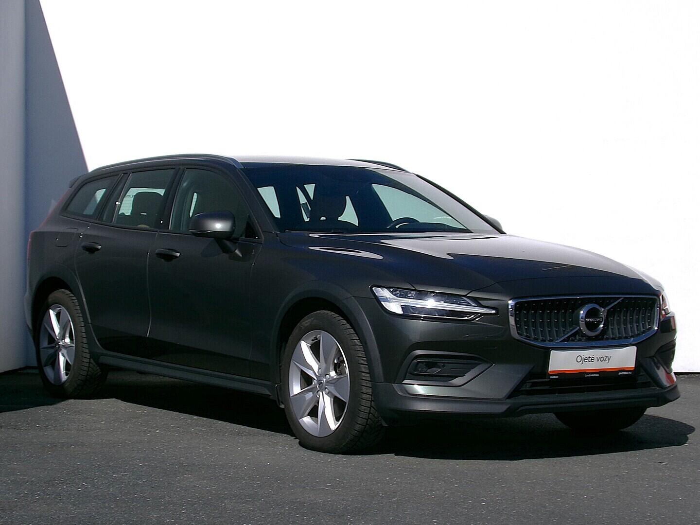 O419V08237_14.webp_V60 Crosscountry 2.0 D4 140 kW automat