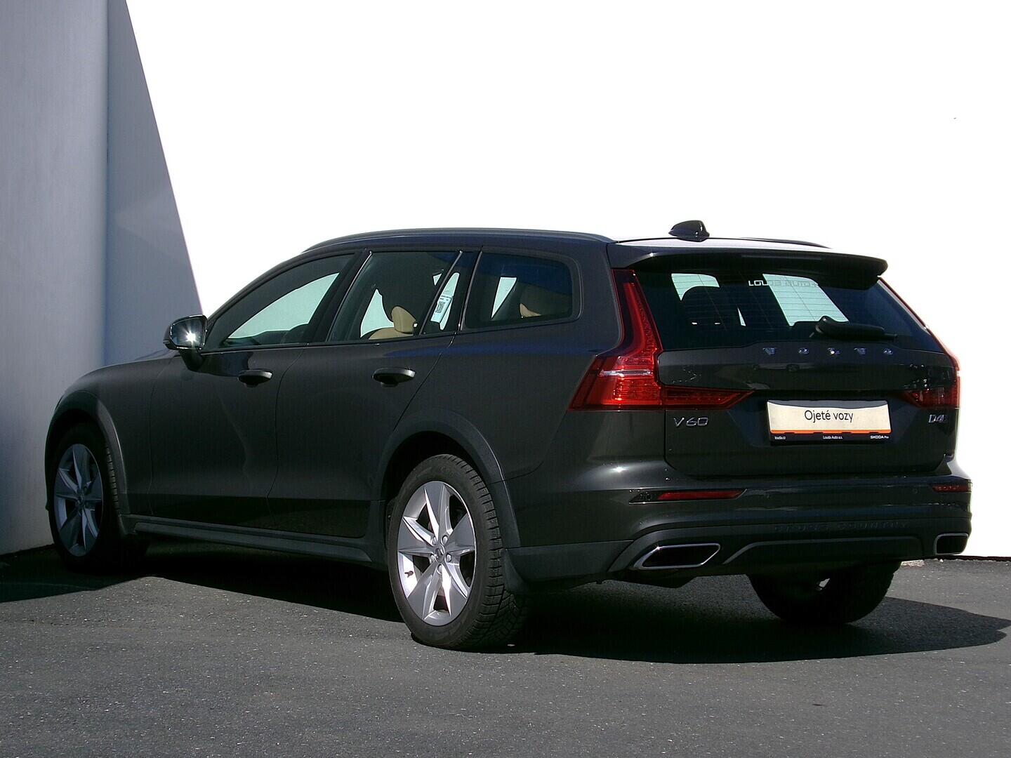 O419V08237_15.webp_V60 Crosscountry 2.0 D4 140 kW automat