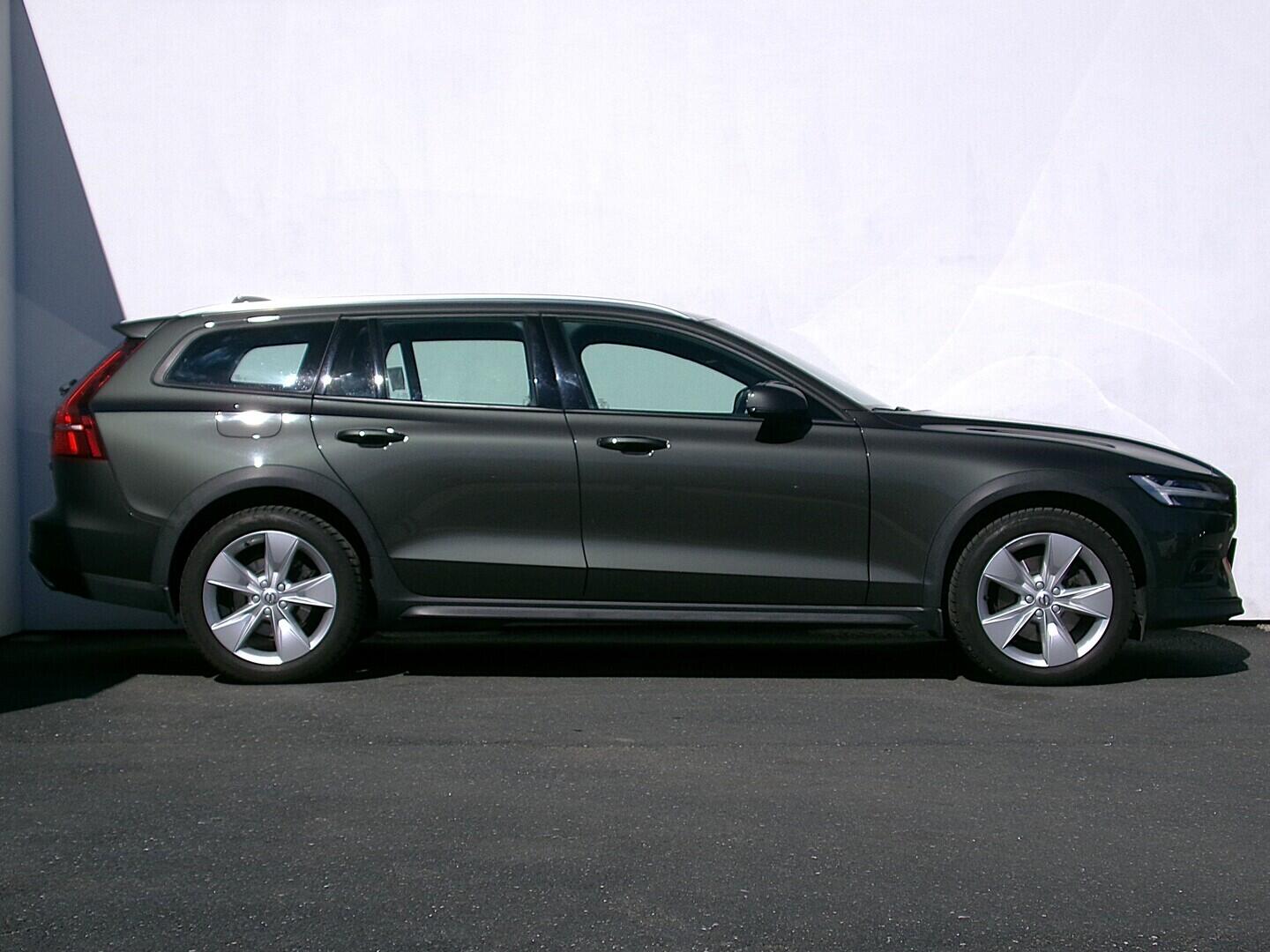 O419V08237_16.webp_V60 Crosscountry 2.0 D4 140 kW automat
