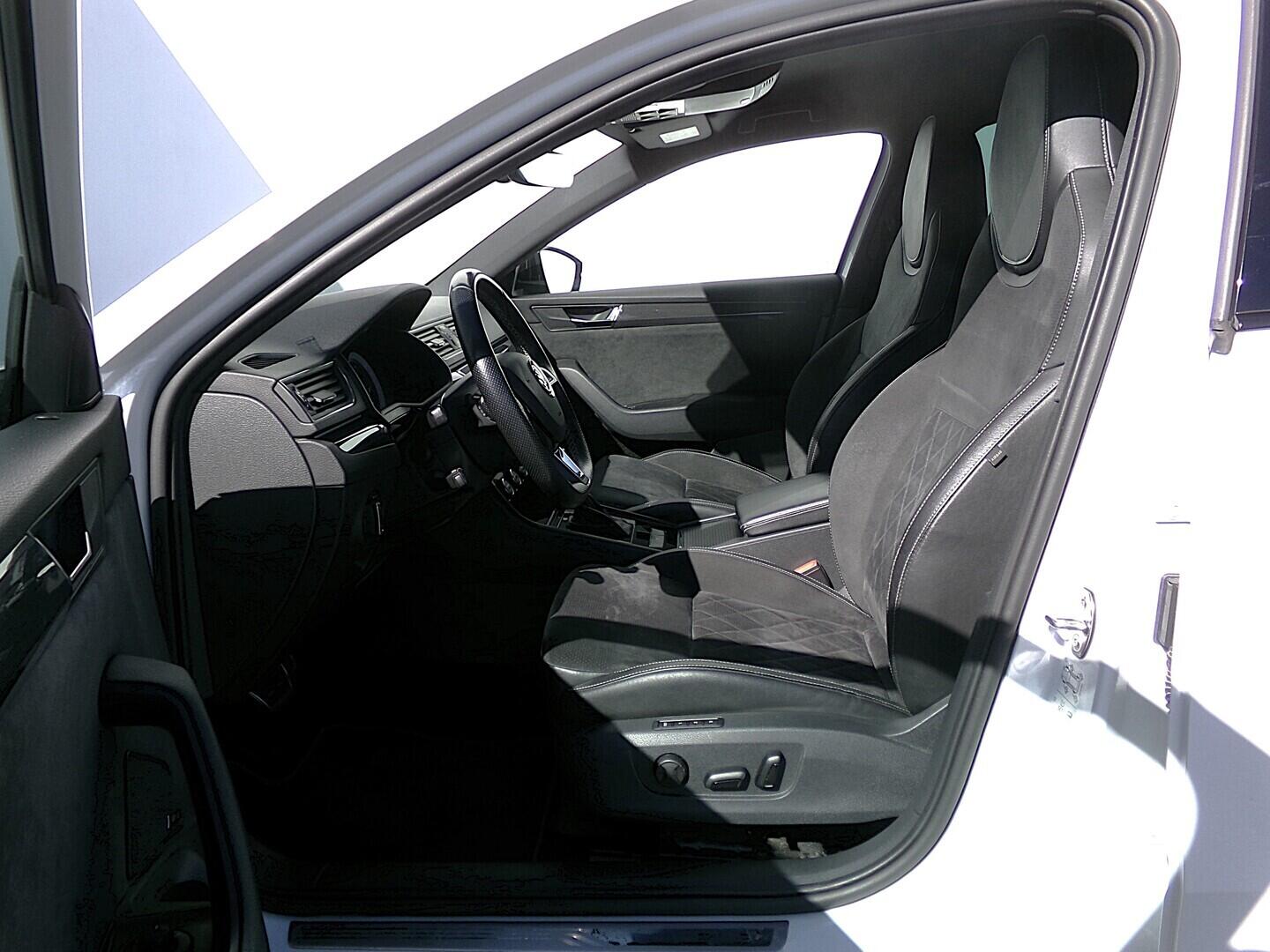 O419V08240_20.webp_SUPERB SportLine 2.0 TDI 140 kW automat