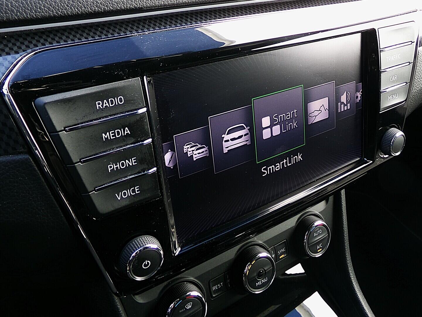 O419V08240_25.webp_SUPERB SportLine 2.0 TDI 140 kW automat