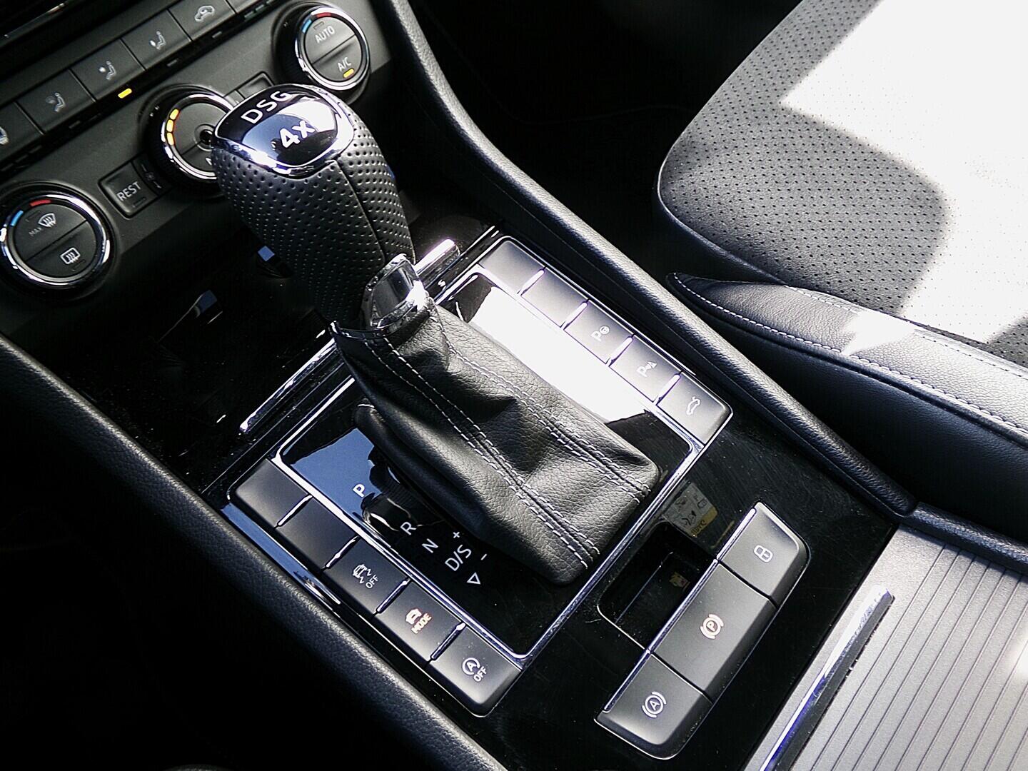 O419V08240_31.webp_SUPERB SportLine 2.0 TDI 140 kW automat