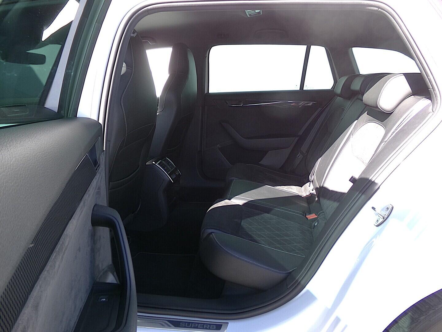 O419V08240_32.webp_SUPERB SportLine 2.0 TDI 140 kW automat