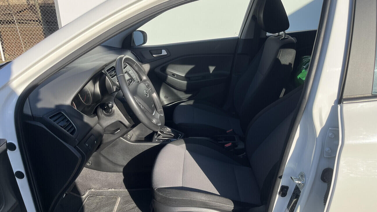 O419V08243_20.webp_I20 Classic club 1.0  74 kW automat