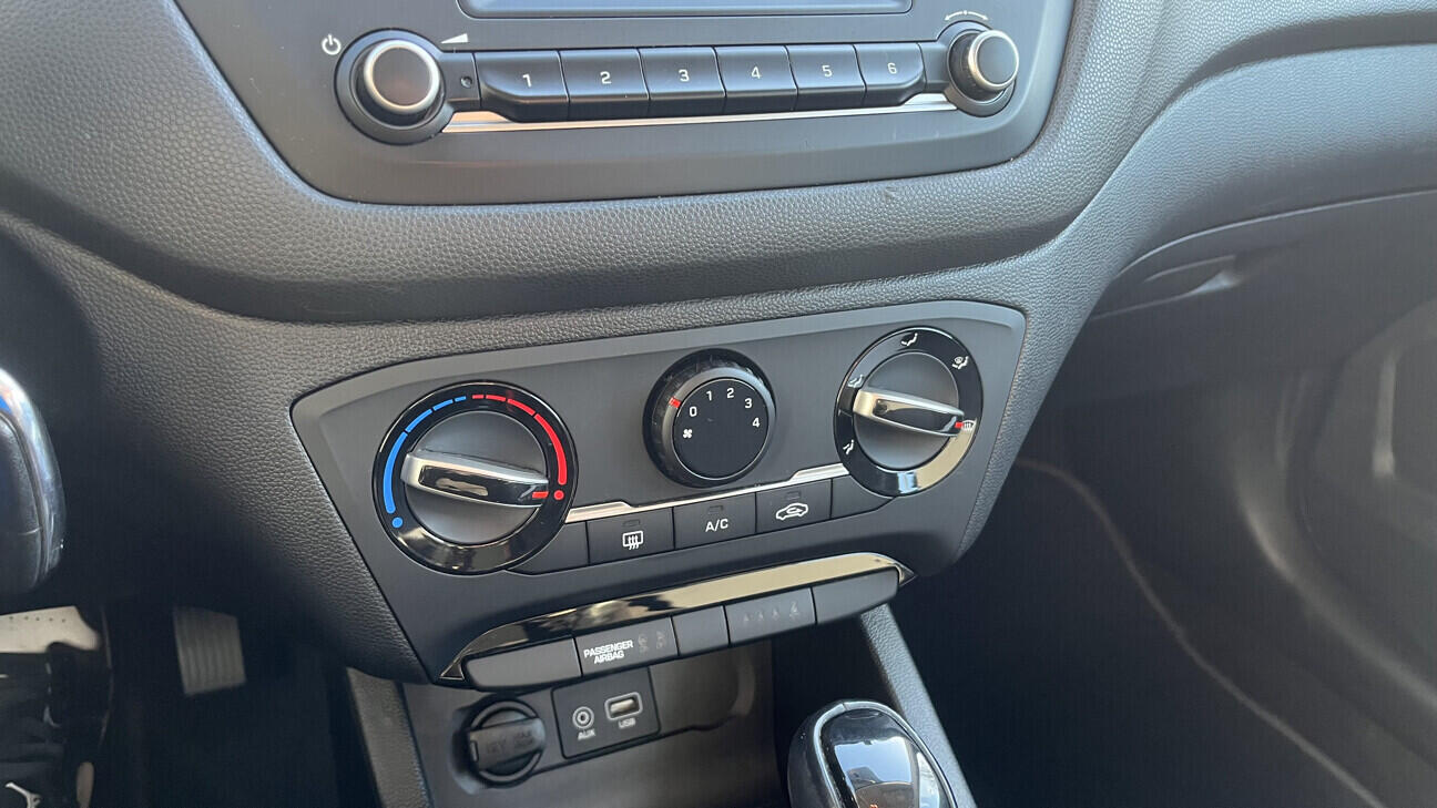 O419V08243_25.webp_I20 Classic club 1.0  74 kW automat