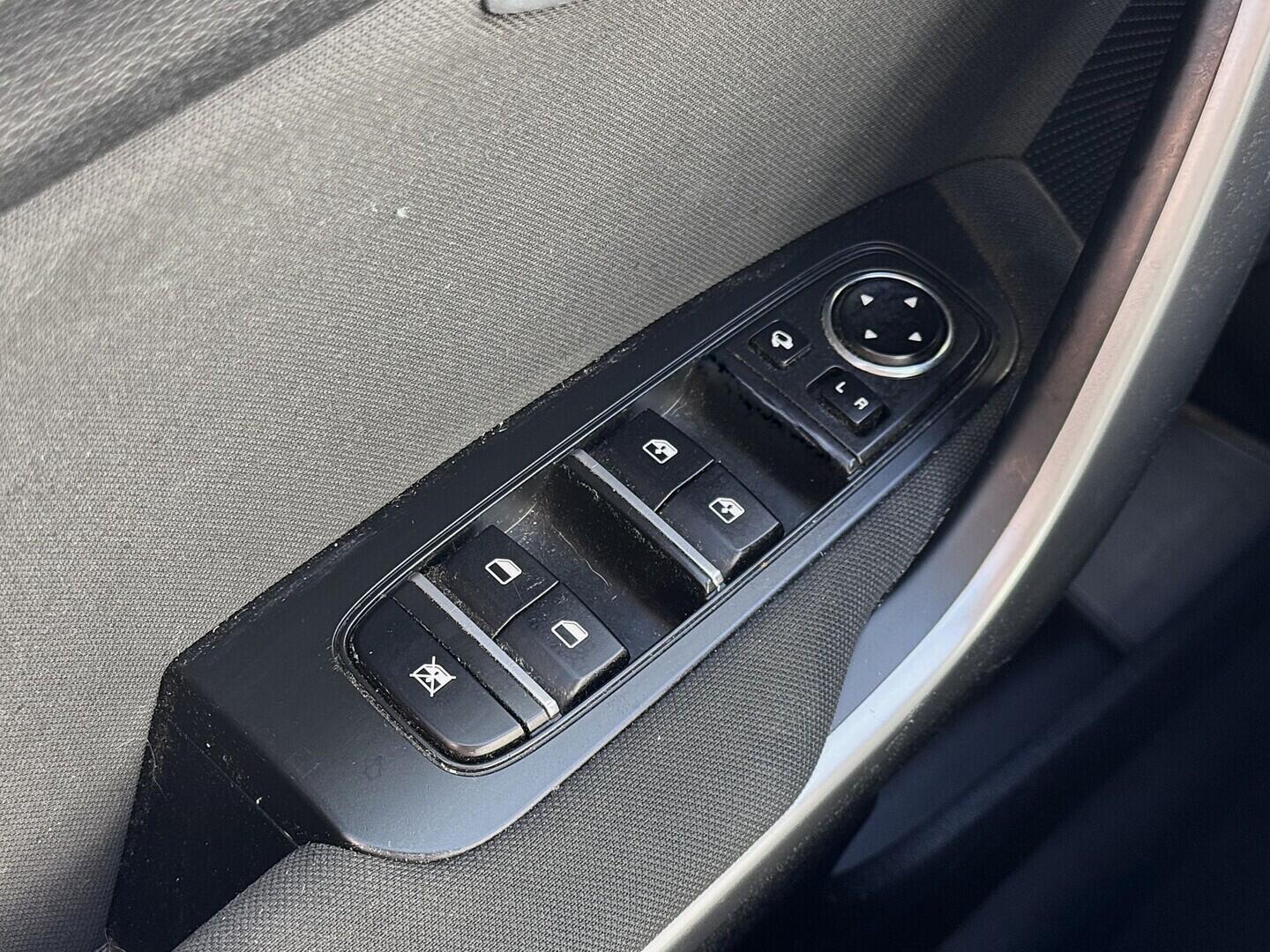 O419V08244_21.webp_CEED  1.5 TGDi 118 kW manuál