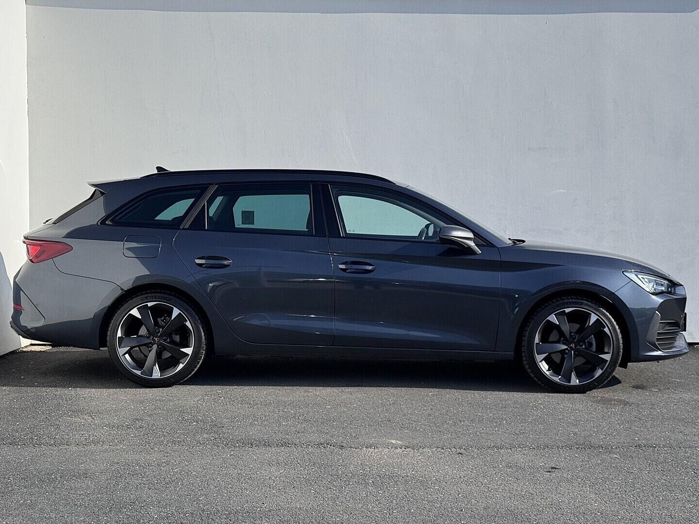 O419V08247_16.webp_LEON  1.5 TSI 110 kW manuál, DPH