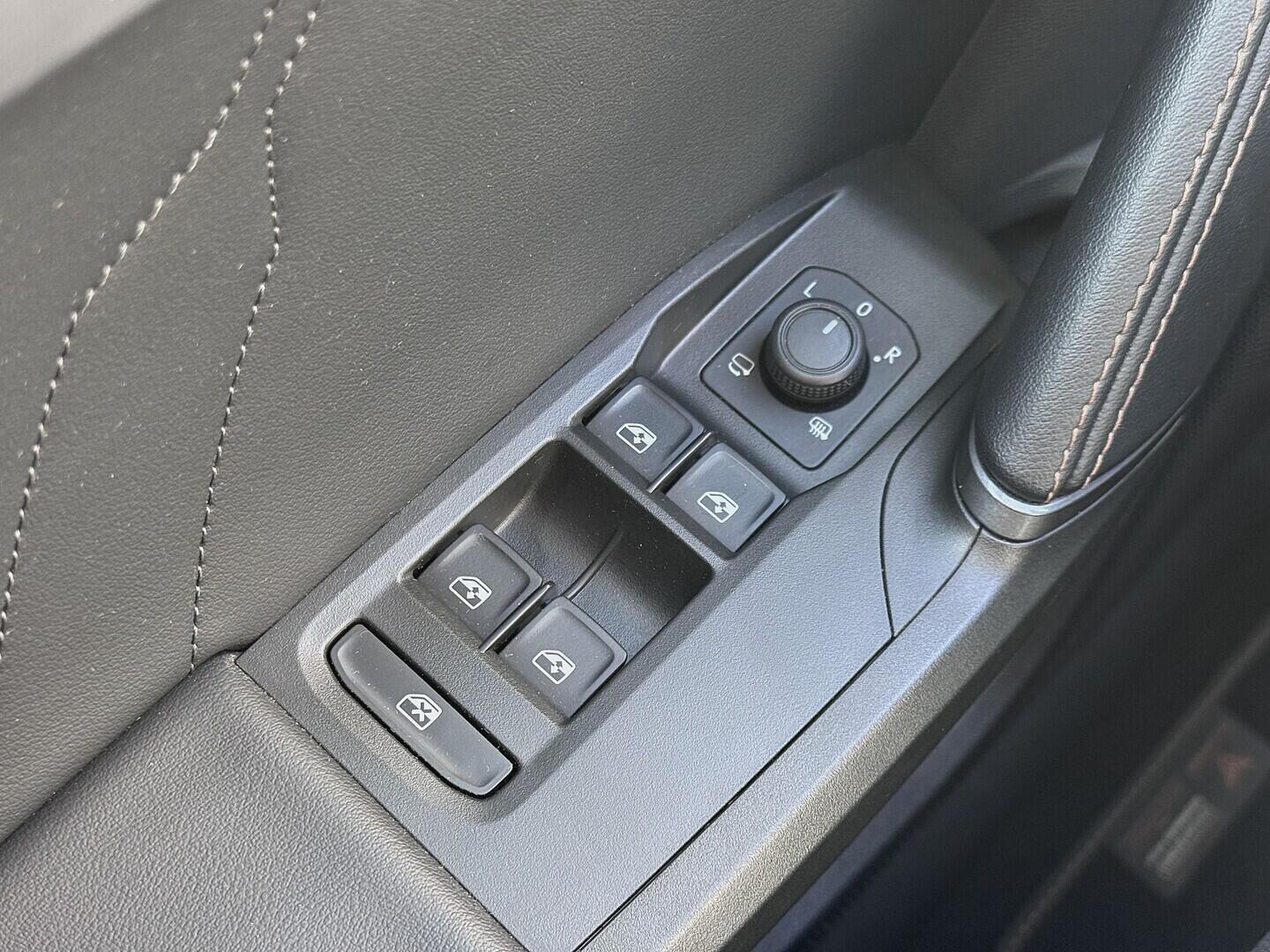 O419V08247_21.webp_LEON  1.5 TSI 110 kW manuál, DPH