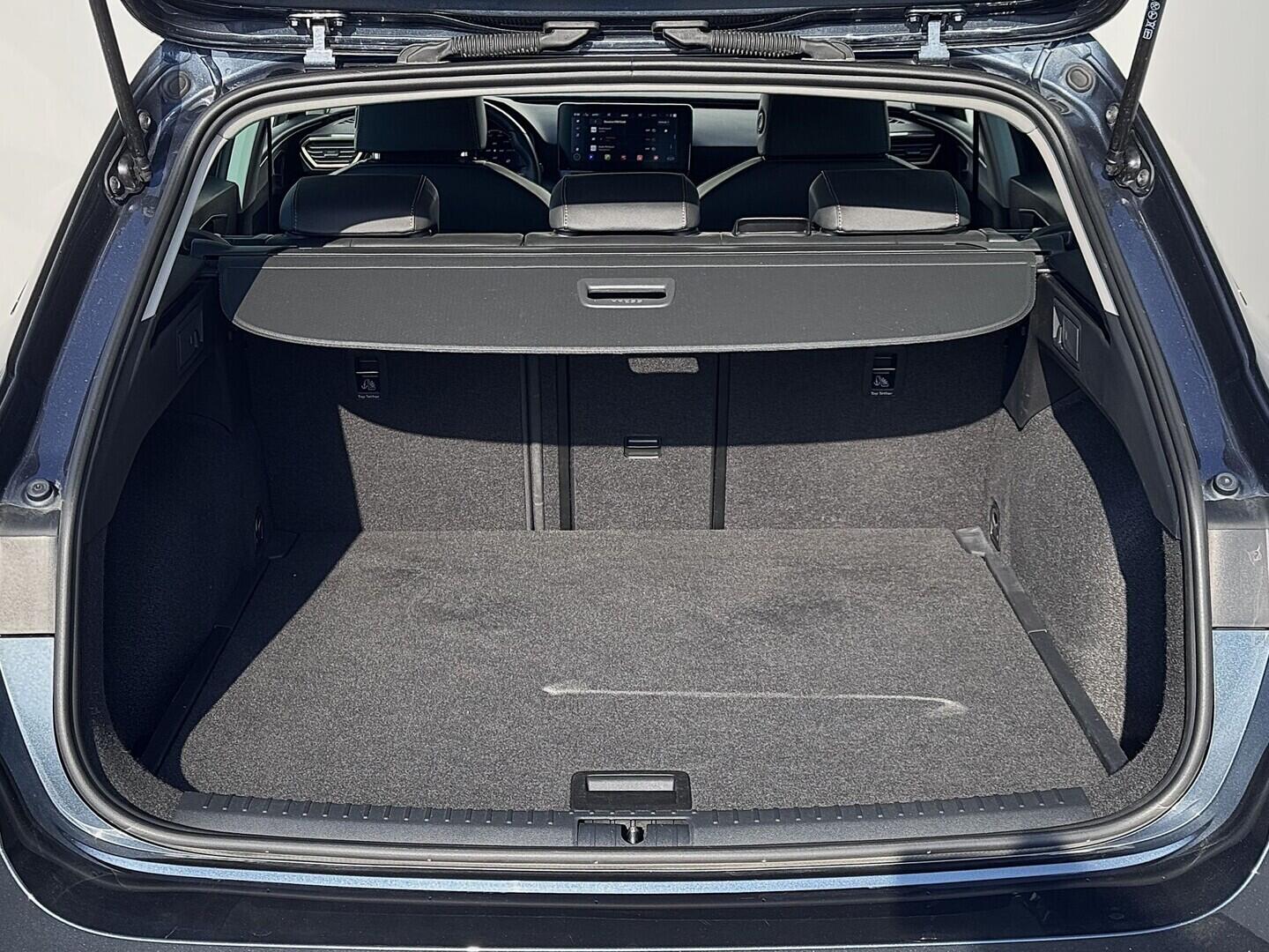 O419V08247_30.webp_LEON  1.5 TSI 110 kW manuál, DPH