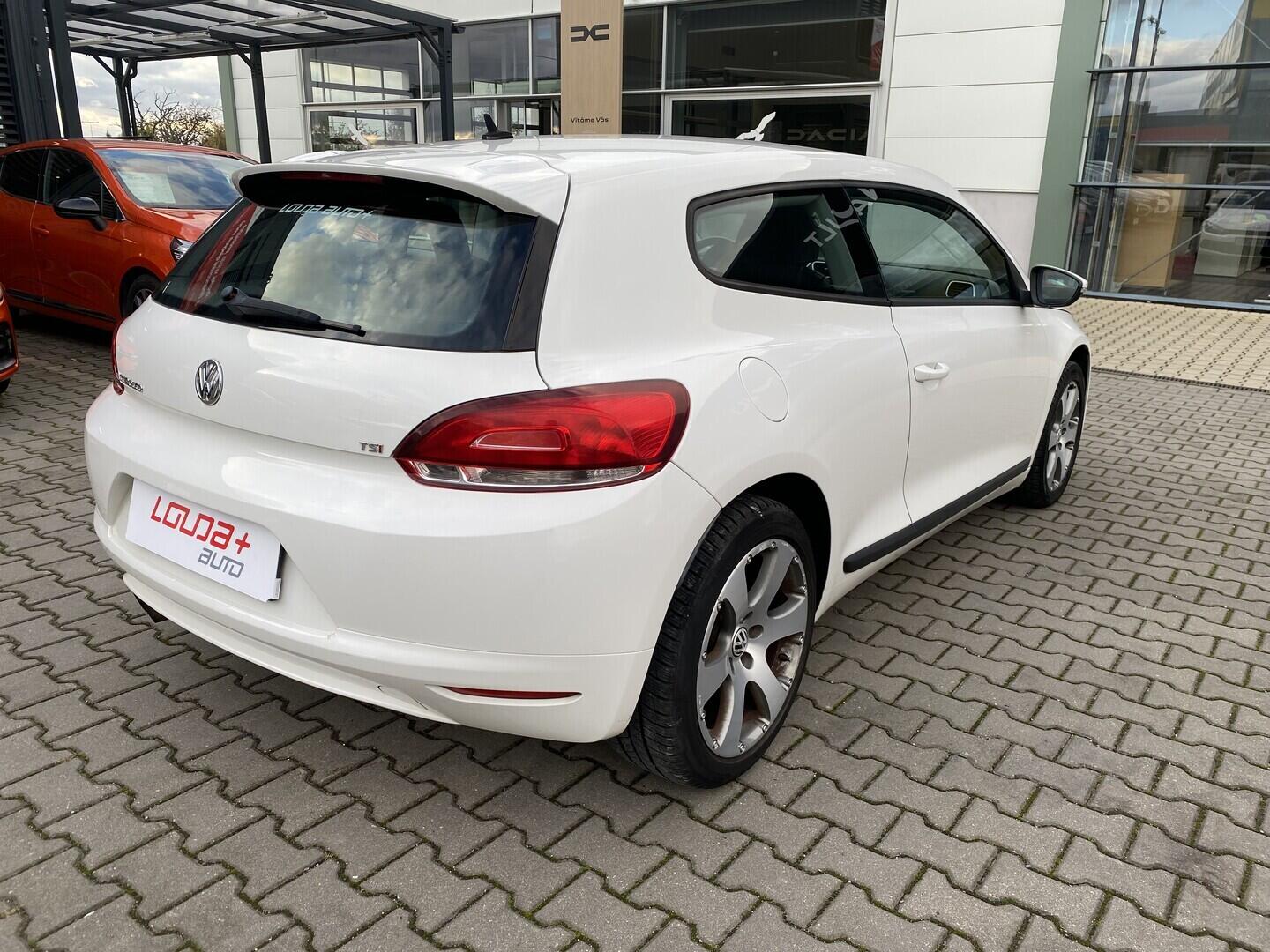 O419V08248_14.webp_SCIROCCO  1.4 TSI 90 kW manuál