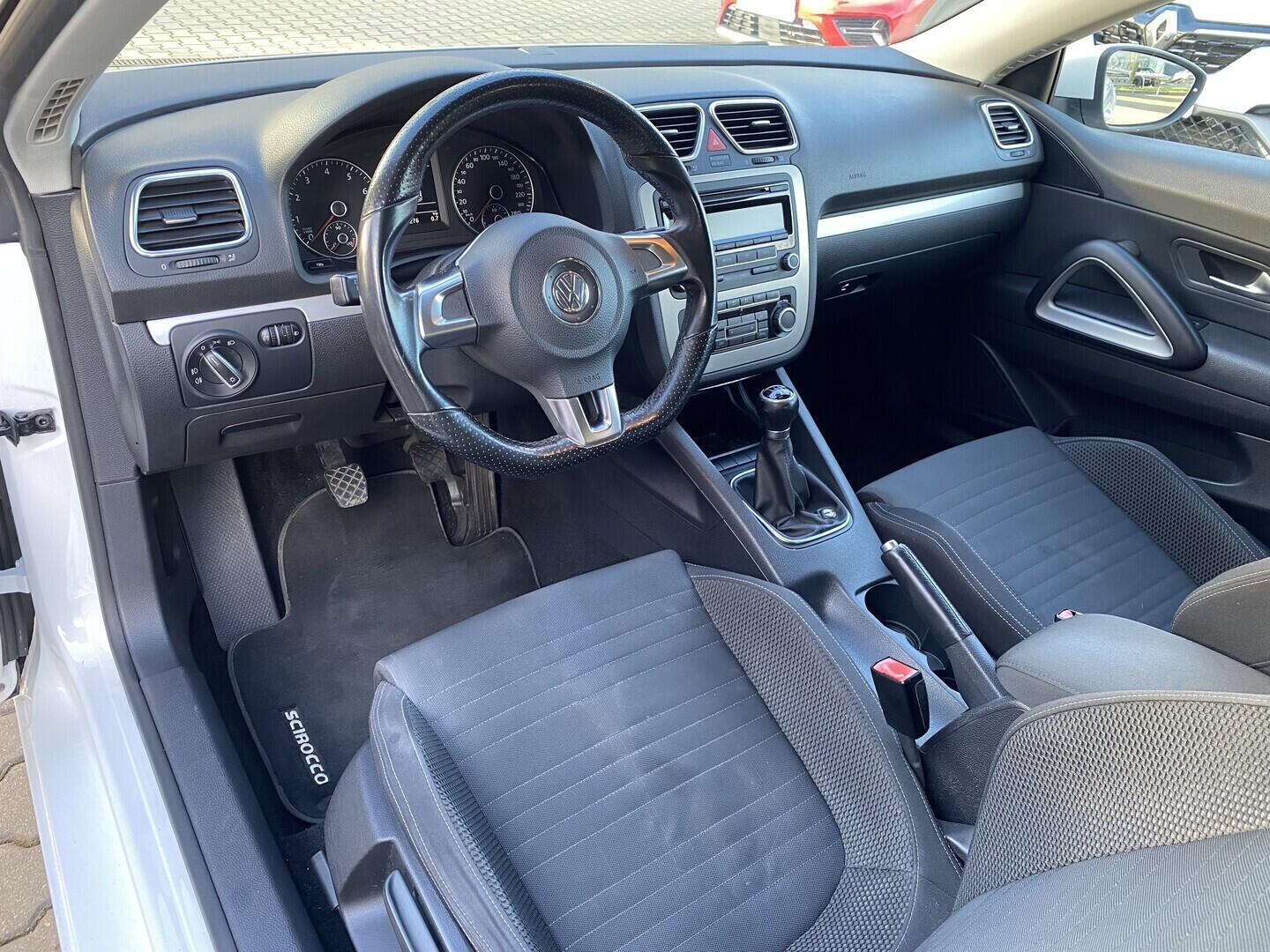 O419V08248_19.webp_SCIROCCO  1.4 TSI 90 kW manuál