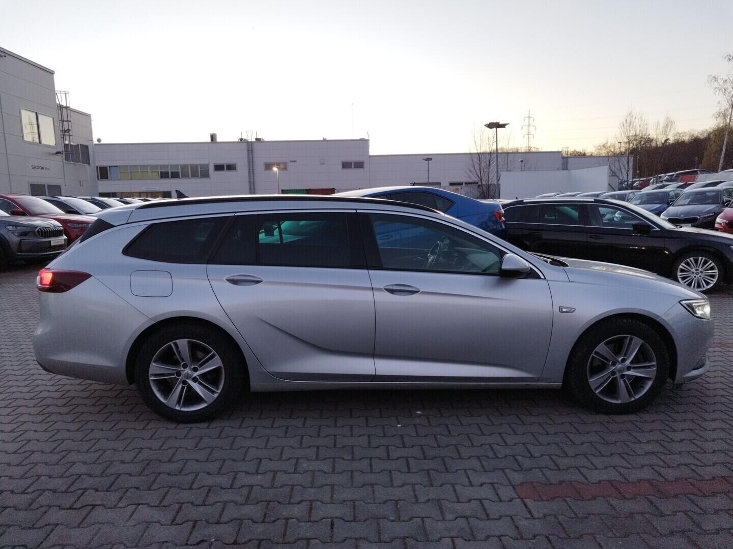 O419V08258_12.webp_INSIGNIA Sports Tourer 2.0  125 kW automat