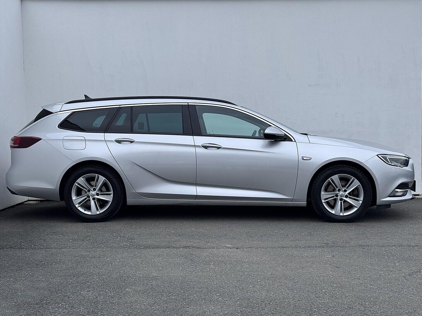 O419V08258_16.webp_INSIGNIA Sports Tourer 2.0  125 kW automat