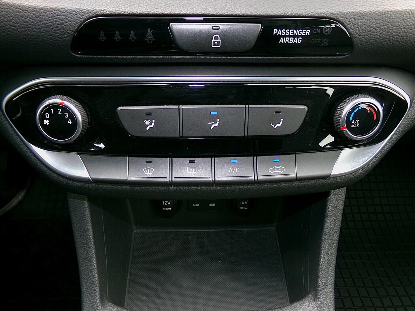 O419V08272_27.webp_I30 Comfort 1.4 MPI 73 kW manuál