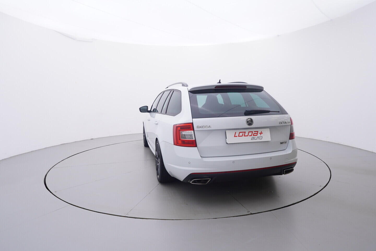 O419V08278_13.webp_OCTAVIA RS 2.0 TDI 135 kW manuál
