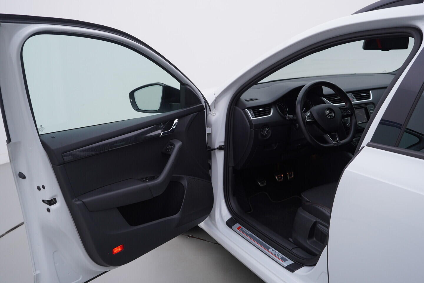 O419V08278_18.webp_OCTAVIA RS 2.0 TDI 135 kW manuál