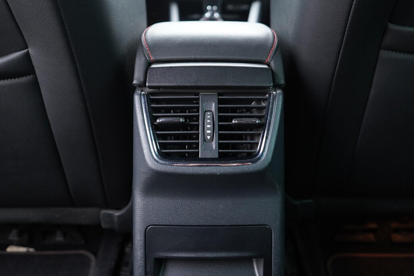 O419V08278_36.webp_OCTAVIA RS 2.0 TDI 135 kW manuál
