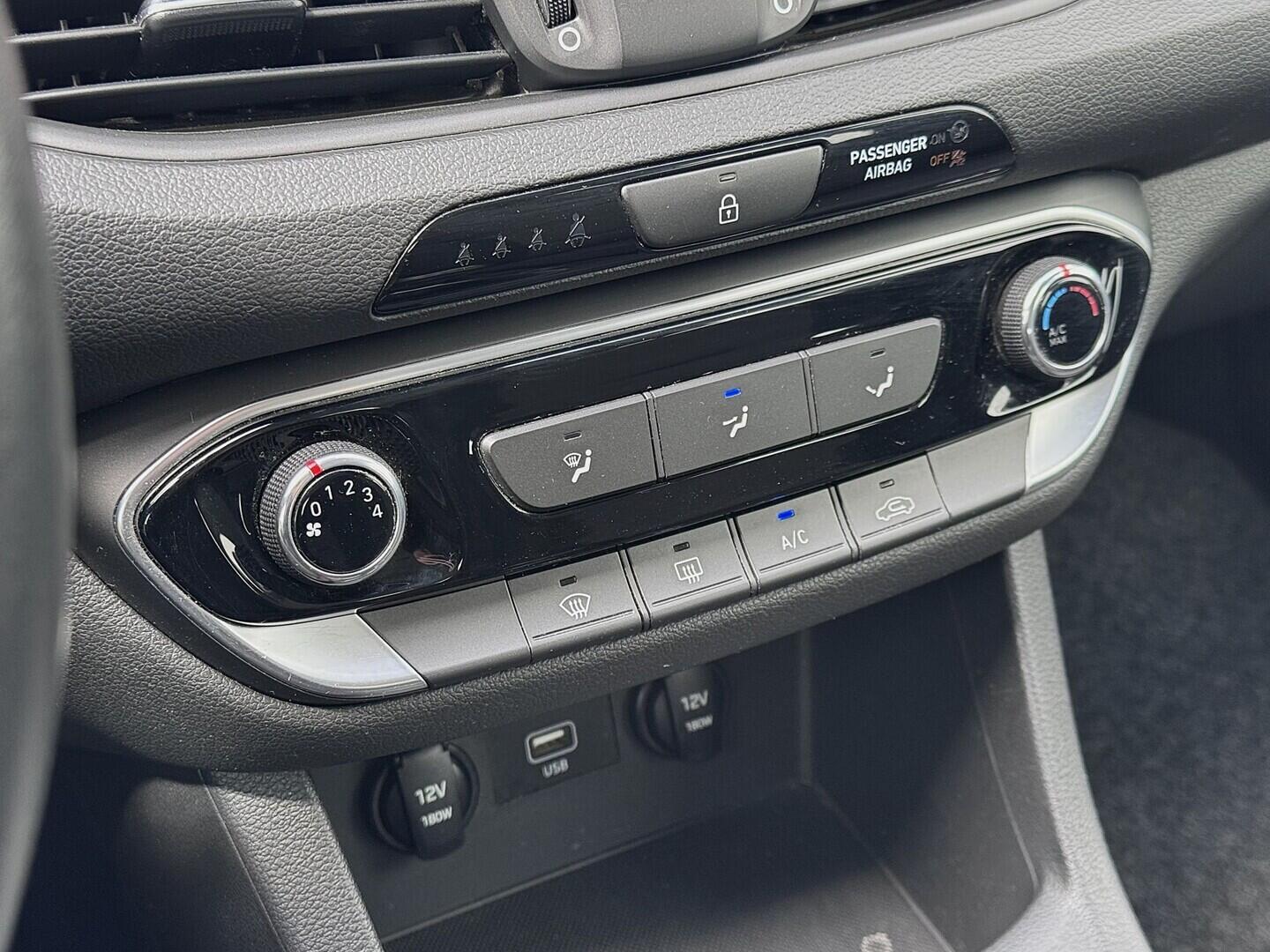 O419V08281_28.webp_I30 Comfort 1.0  88 kW manuál