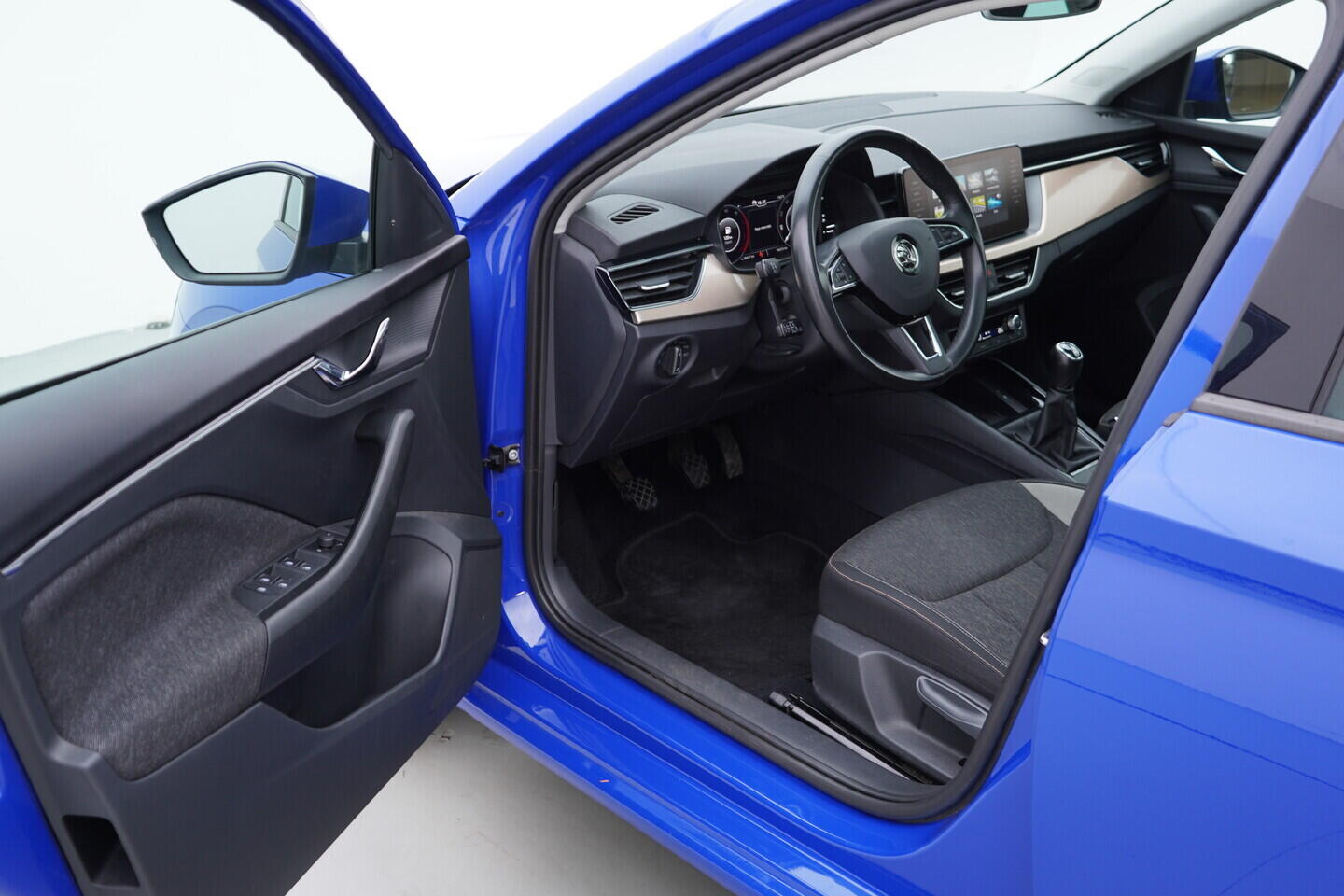 O419V08284_18.webp_SCALA Style Extra 1.6 TDI 85 kW manuál