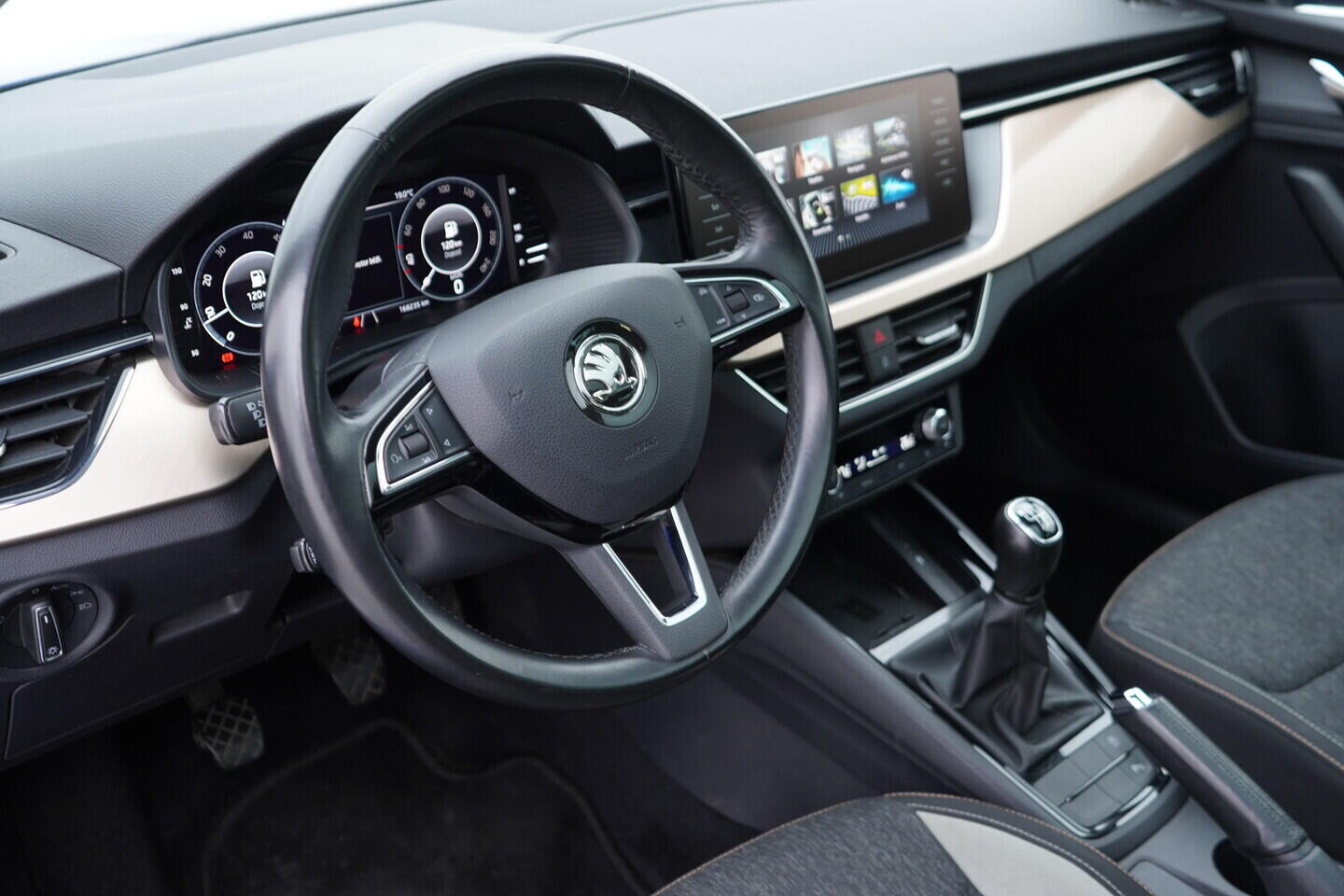 O419V08284_21.webp_SCALA Style Extra 1.6 TDI 85 kW manuál