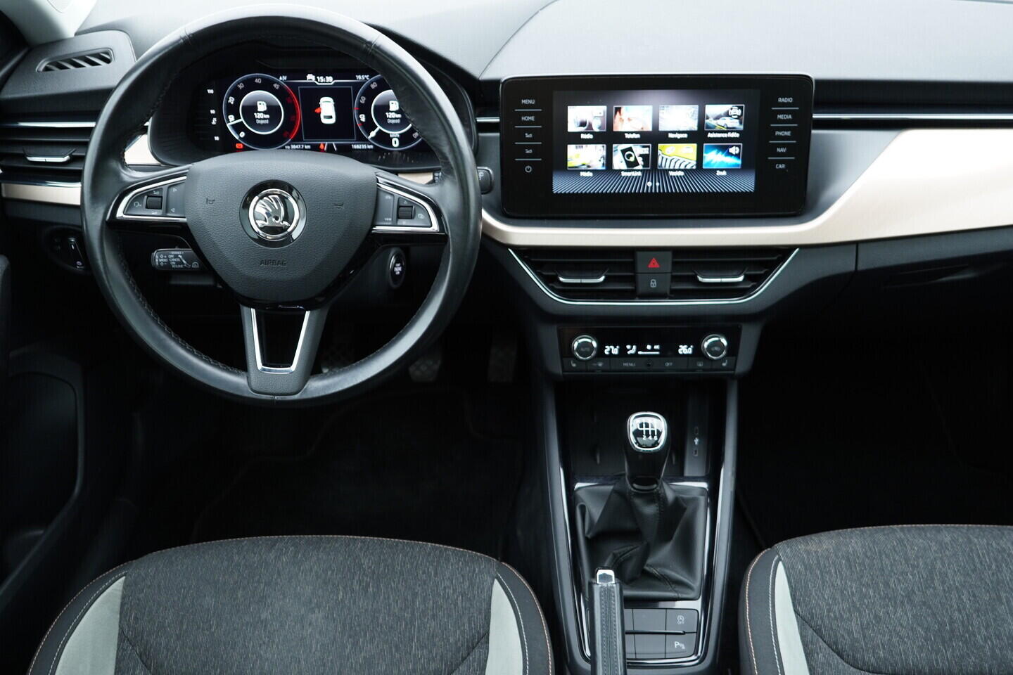 O419V08284_29.webp_SCALA Style Extra 1.6 TDI 85 kW manuál