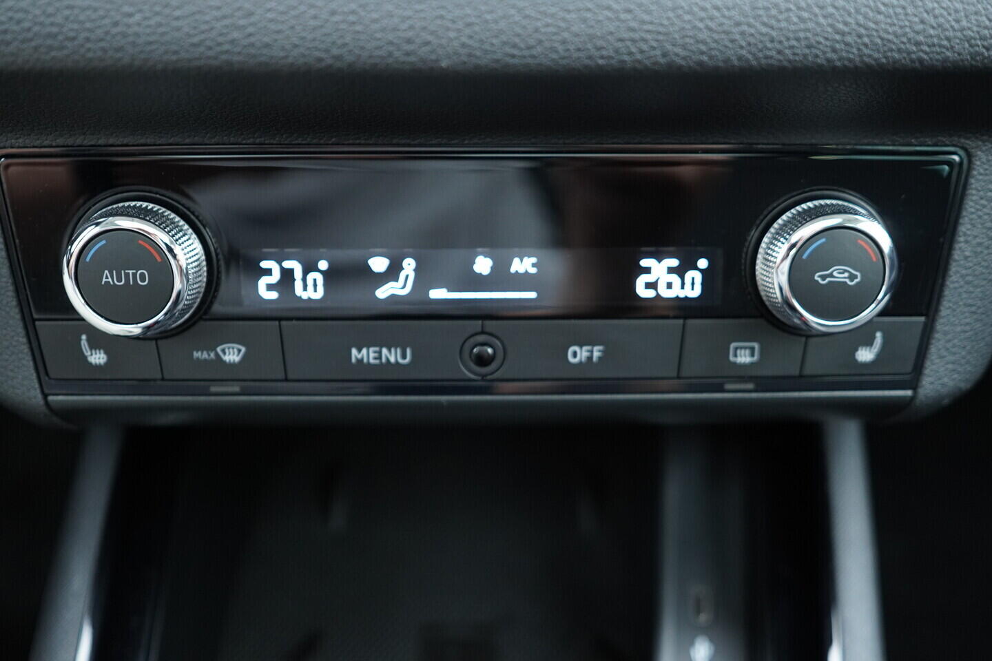 O419V08284_40.webp_SCALA Style Extra 1.6 TDI 85 kW manuál