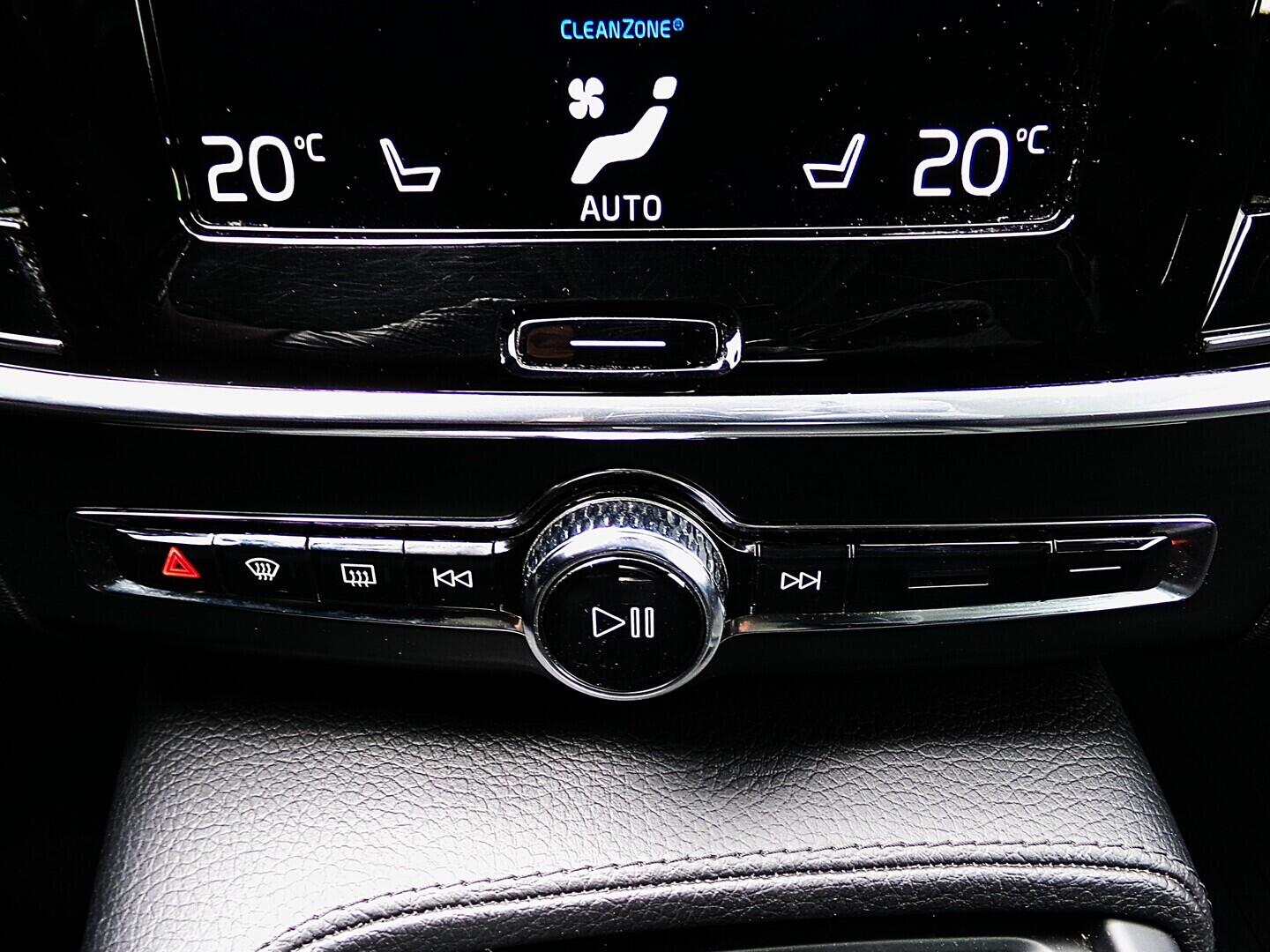 O419V08304_28.webp_V90 Kinetic 2.0 D4 140 kW manuál