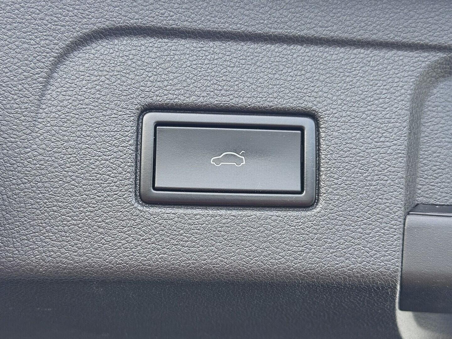 O419V08311_33.webp_TOURAN Comfortline 2.0 TDI 110 kW automat