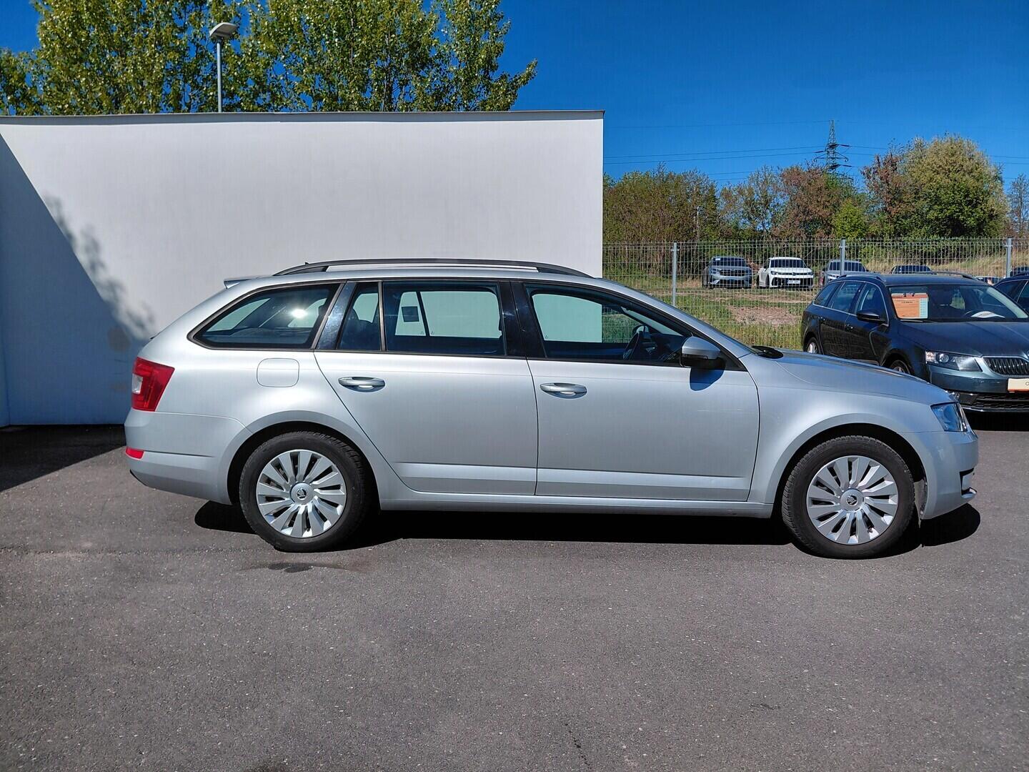 O419V08336_12.webp_OCTAVIA Ambition Plus 1.6 TDI 66 kW manuál