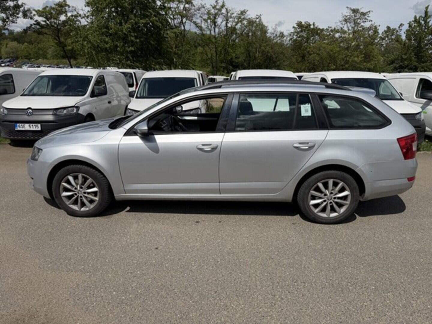 O419V08355_11.webp_OCTAVIA Elegance 1.6 TDI 77 kW automat