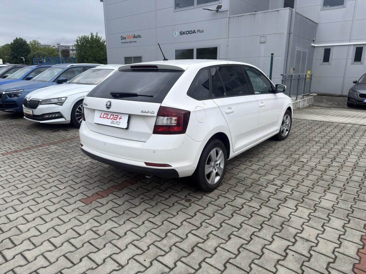O419V08360_11.webp_RAPID Ambition 1.0 TSI 70 kW manuál, DPH
