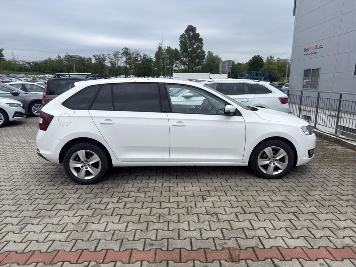 O419V08360_12.webp_RAPID Ambition 1.0 TSI 70 kW manuál, DPH