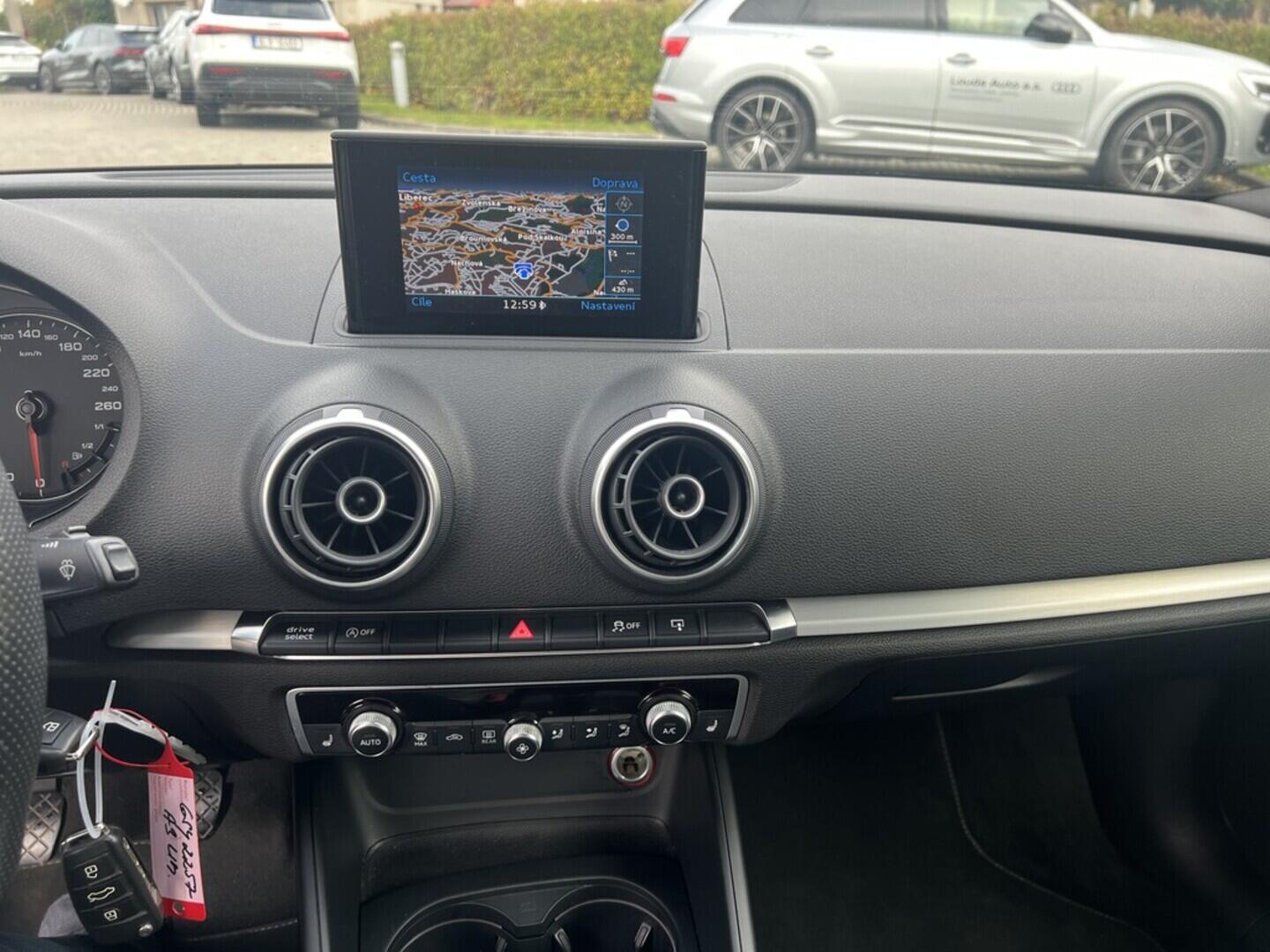 O519V00489_20.webp_A3 S-line 1.6 TDI 81 kW manuál