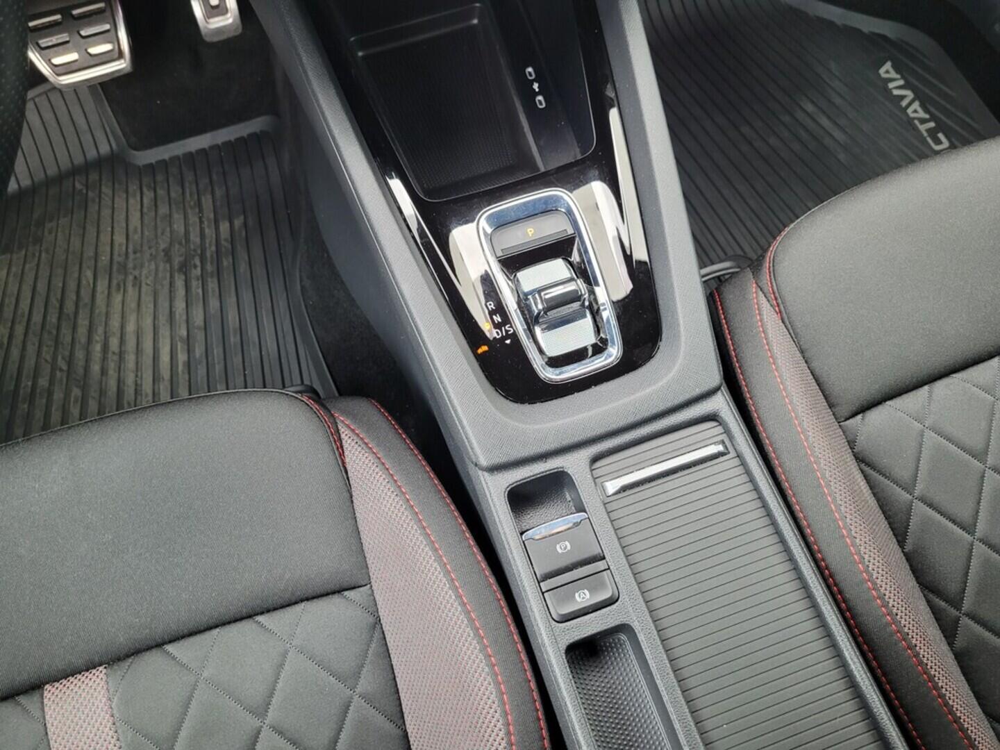O619K01094_25.webp_OCTAVIA RS 2.0 TDI 147 kW automat, DPH