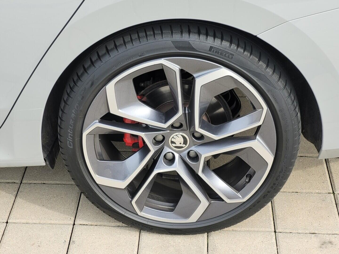 O619K01096_33.webp_OCTAVIA RS 2.0 TDI 147 kW automat, DPH