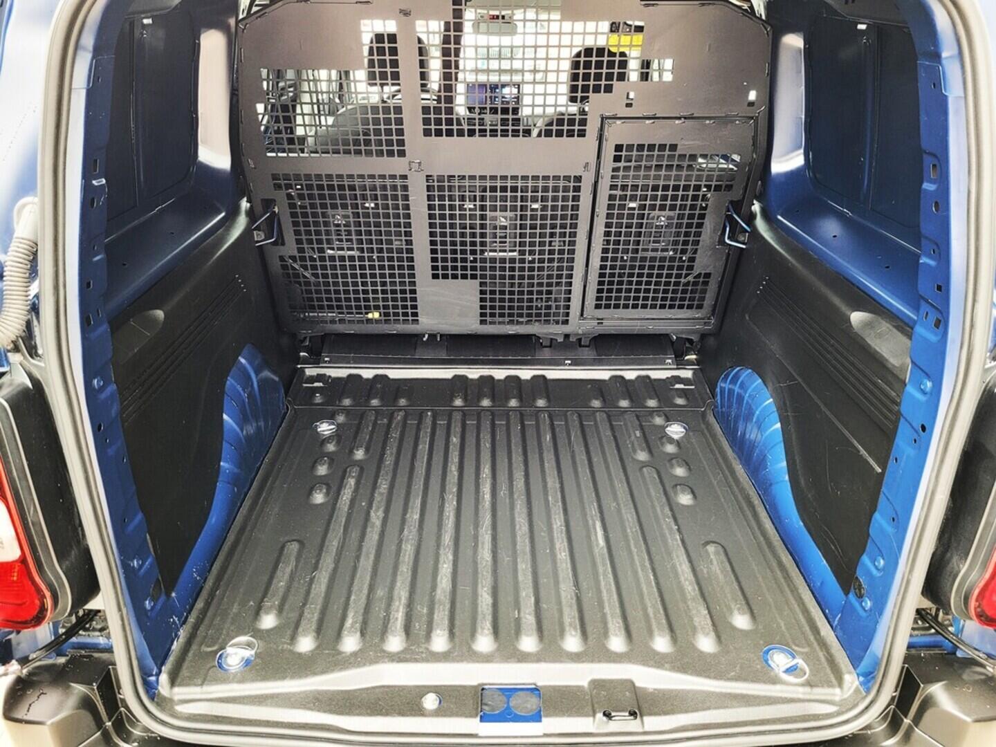 O619K01099_19.webp_PROACE CITY CrewCab Active 1.5 D-4D 96 kW automat, DPH
