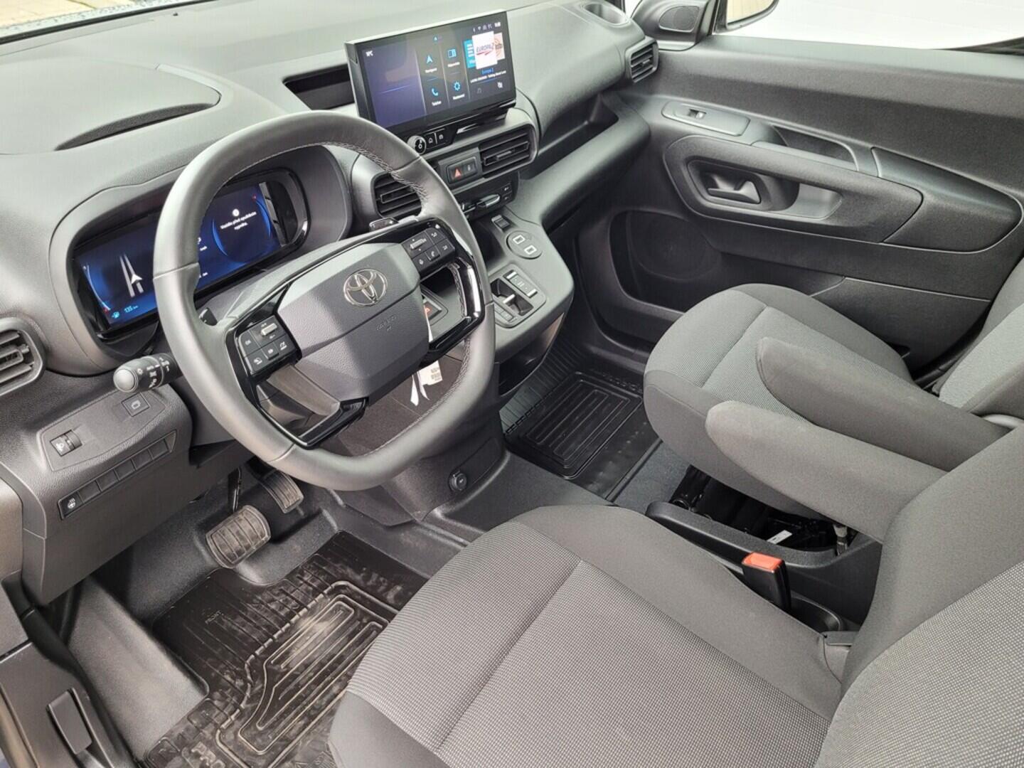 O619K01099_24.webp_PROACE CITY CrewCab Active 1.5 D-4D 96 kW automat, DPH