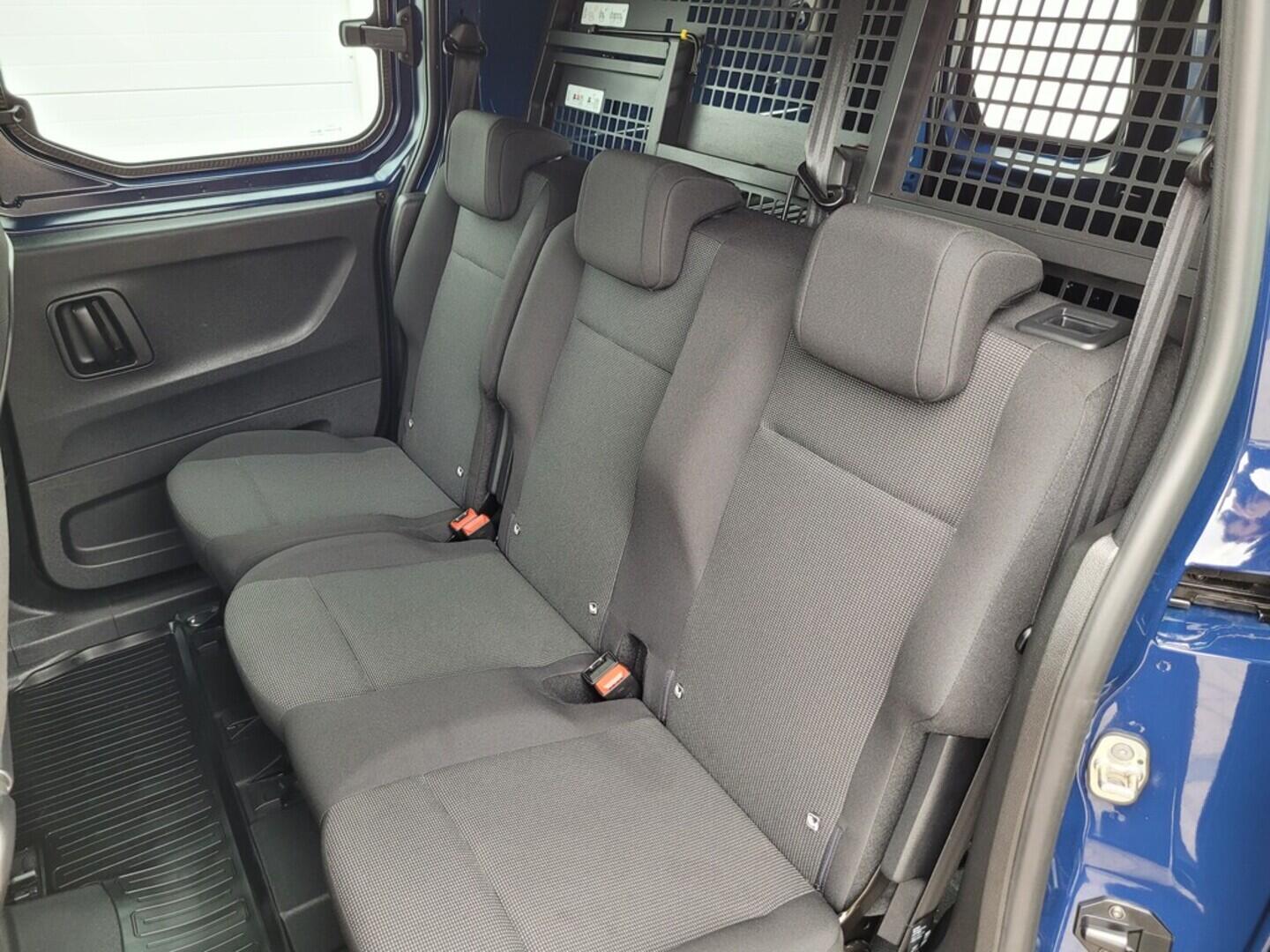 O619K01099_26.webp_PROACE CITY CrewCab Active 1.5 D-4D 96 kW automat, DPH