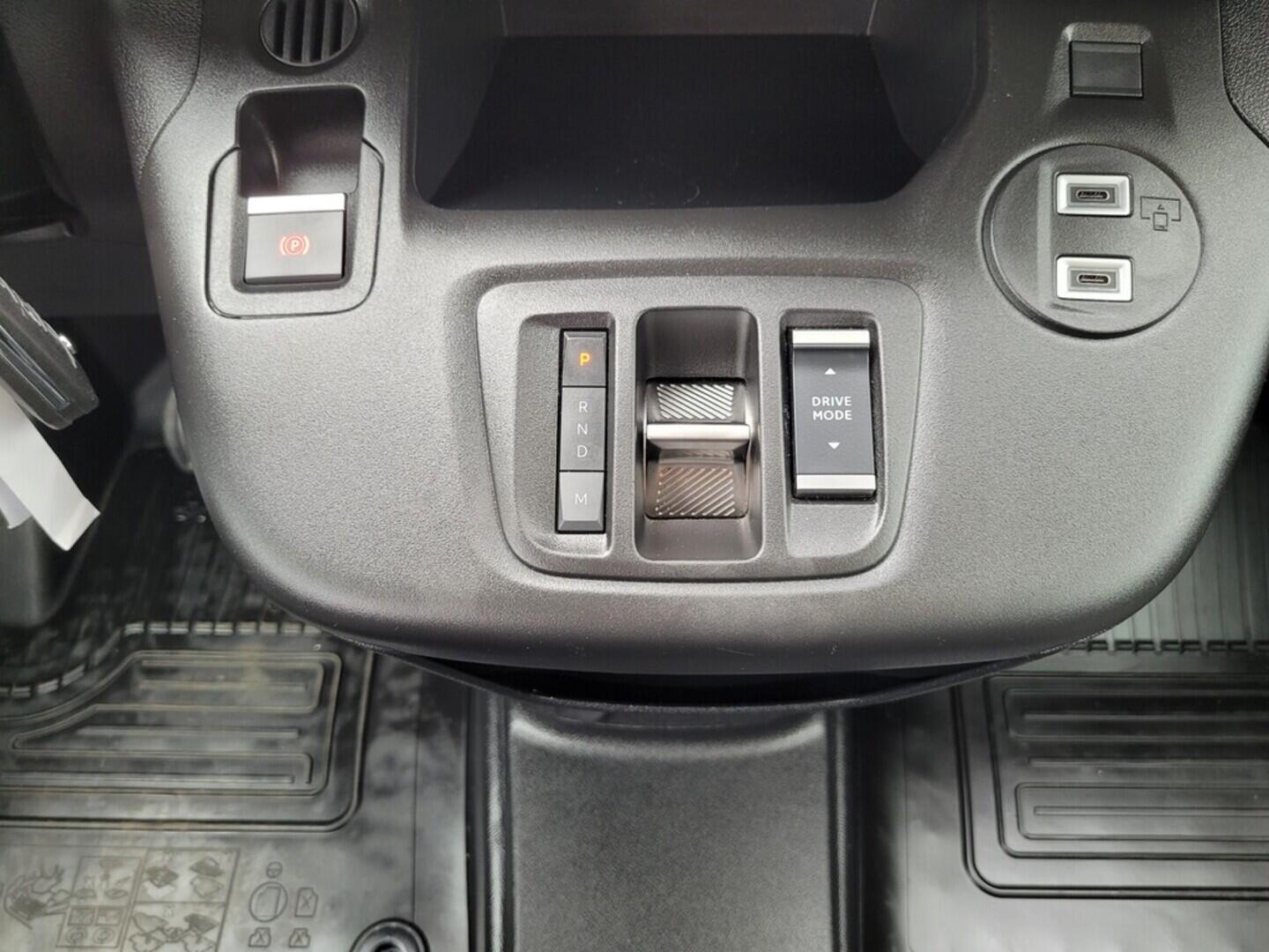 O619K01099_28.webp_PROACE CITY CrewCab Active 1.5 D-4D 96 kW automat, DPH