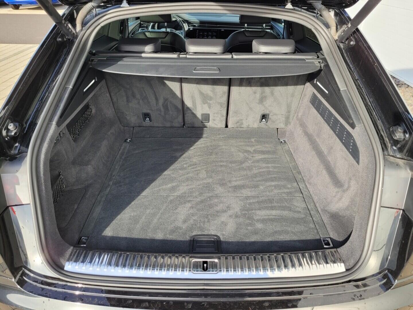 O619K01101_21.webp_Q8  3.0 TFSI 250 kW automat, DPH