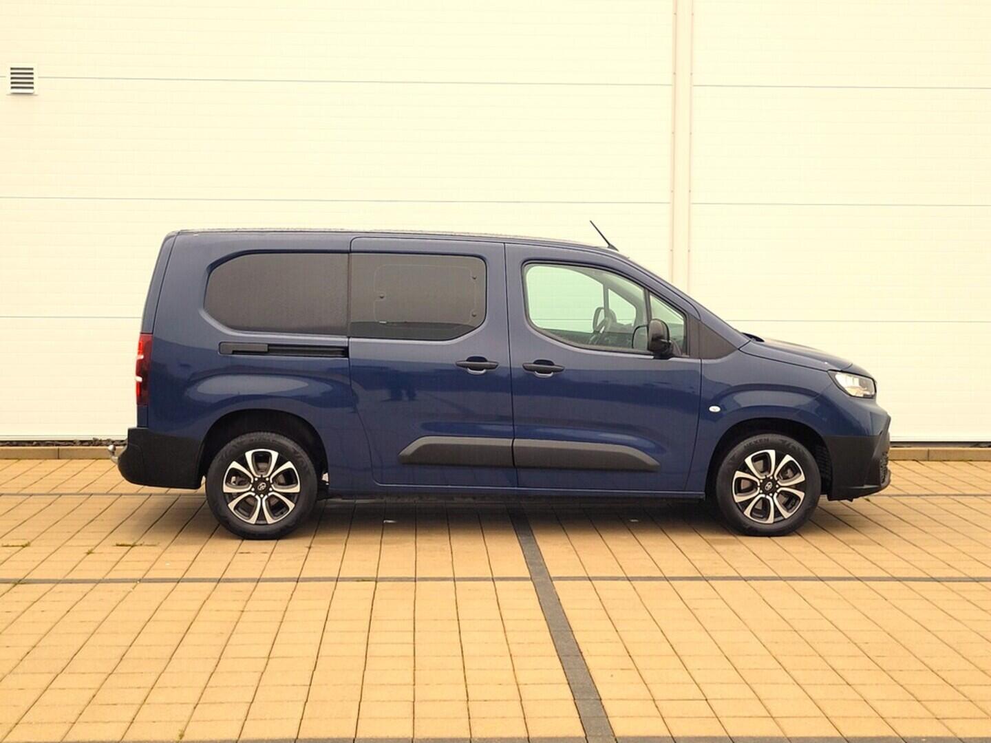 O619K01102_12.webp_PROACE CITY CrewCab 1.5 D-4D 96 kW automat, DPH