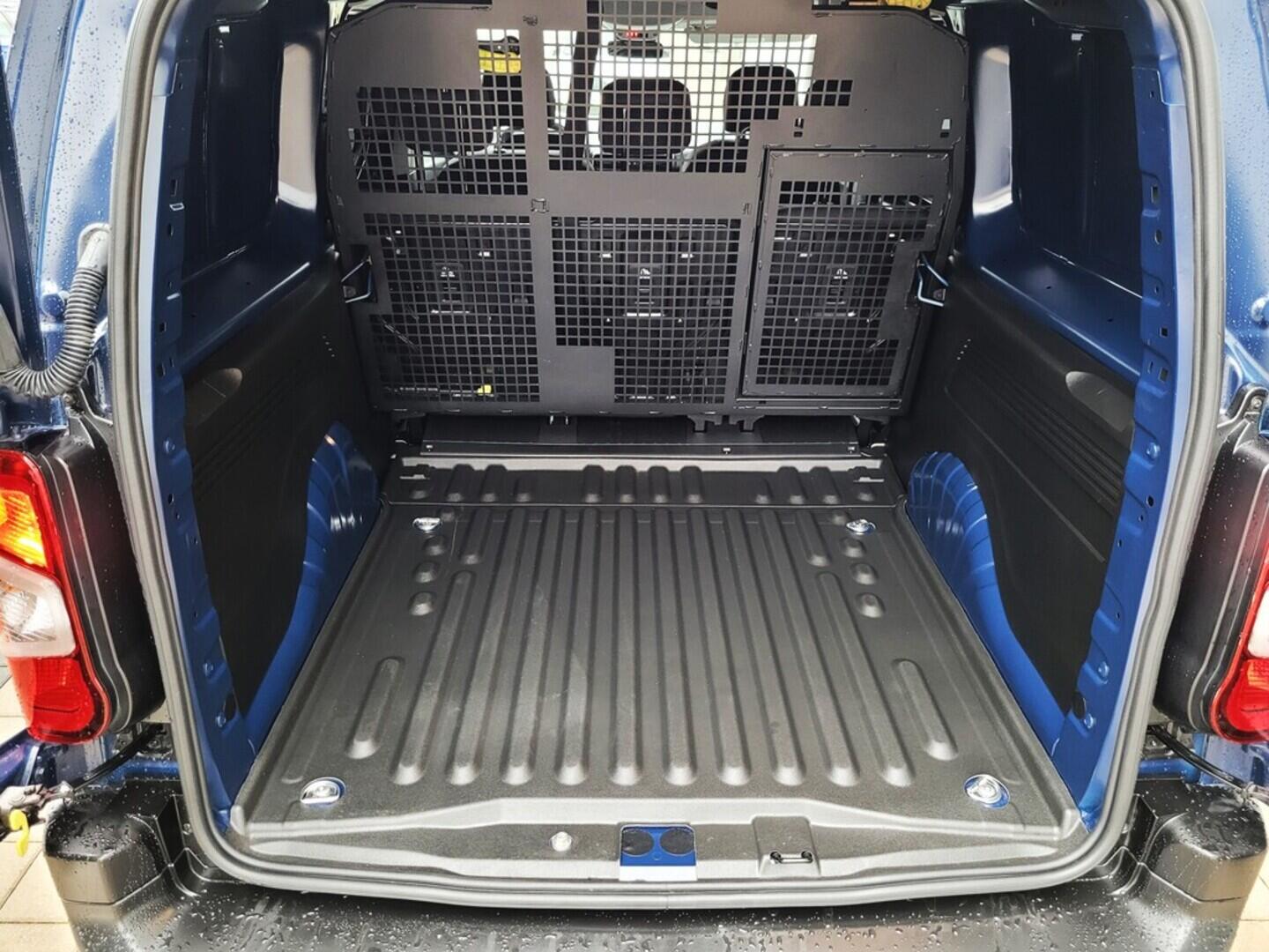 O619K01102_19.webp_PROACE CITY CrewCab 1.5 D-4D 96 kW automat, DPH