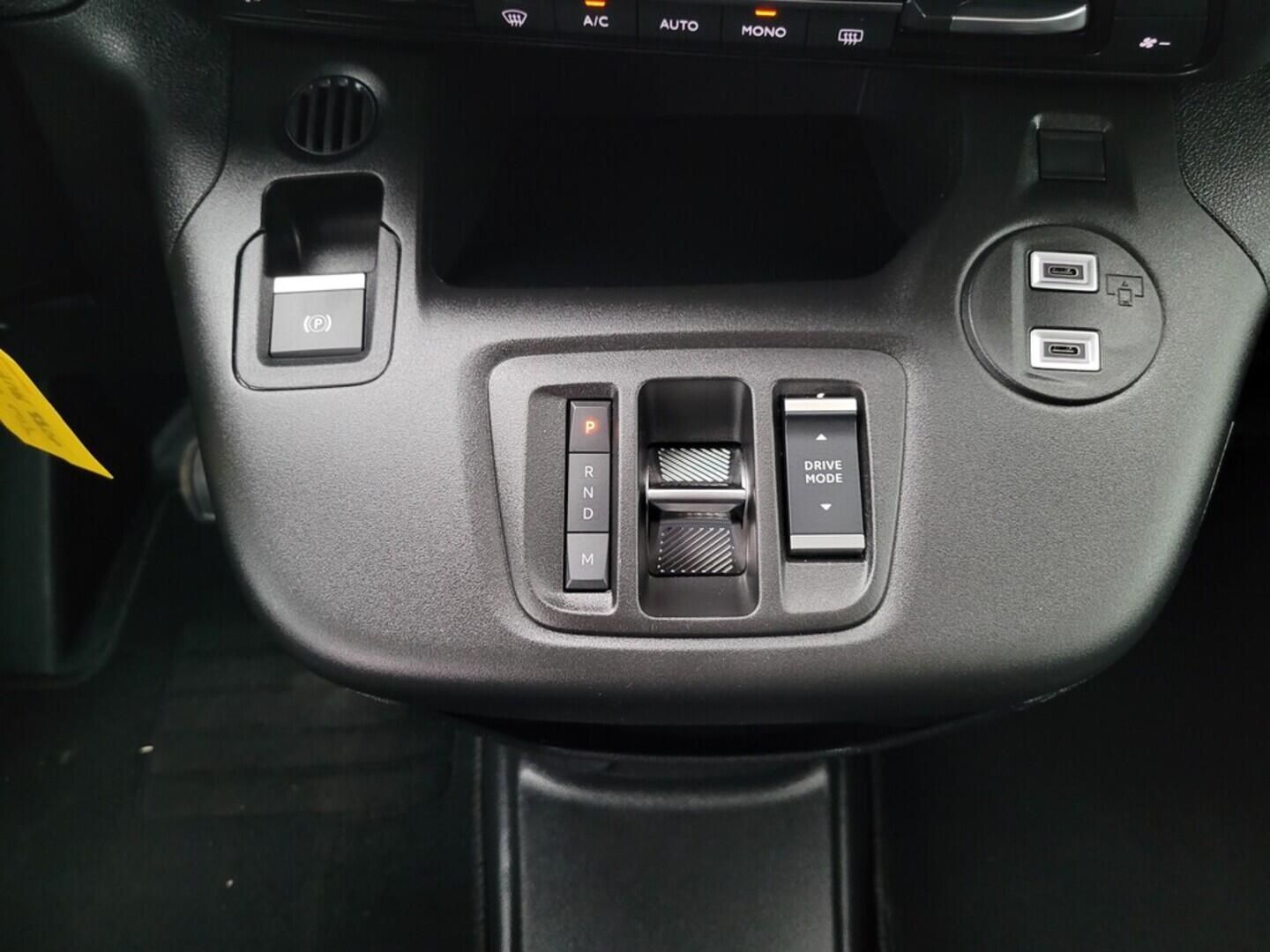 O619K01102_20.webp_PROACE CITY CrewCab 1.5 D-4D 96 kW automat, DPH