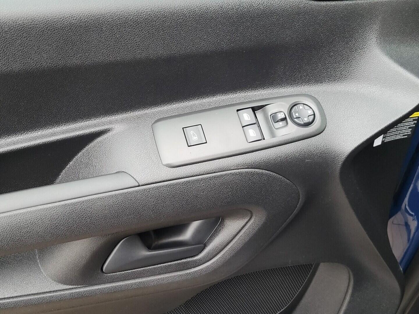 O619K01102_30.webp_PROACE CITY CrewCab 1.5 D-4D 96 kW automat, DPH