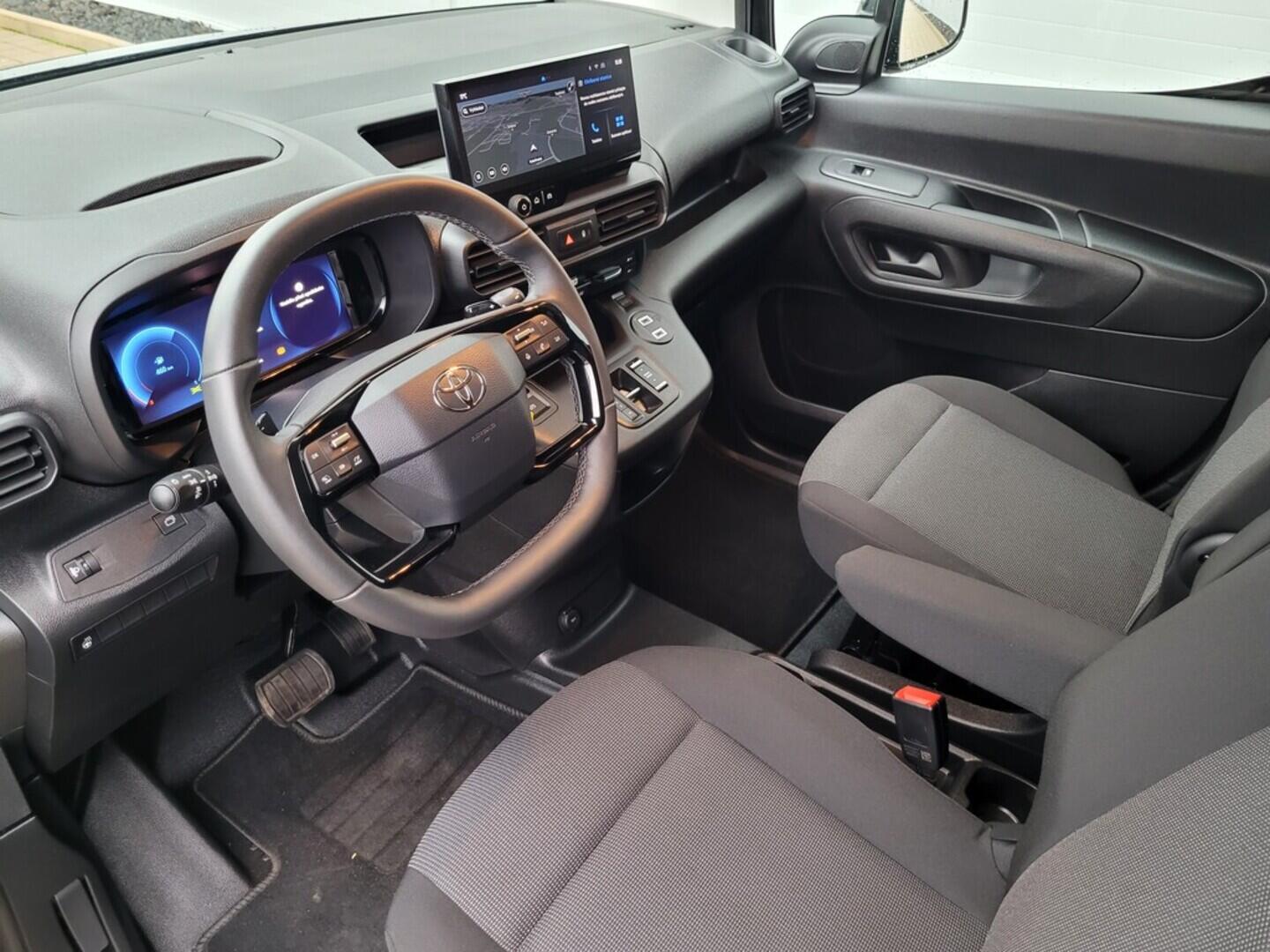 O619K01102_31.webp_PROACE CITY CrewCab 1.5 D-4D 96 kW automat, DPH