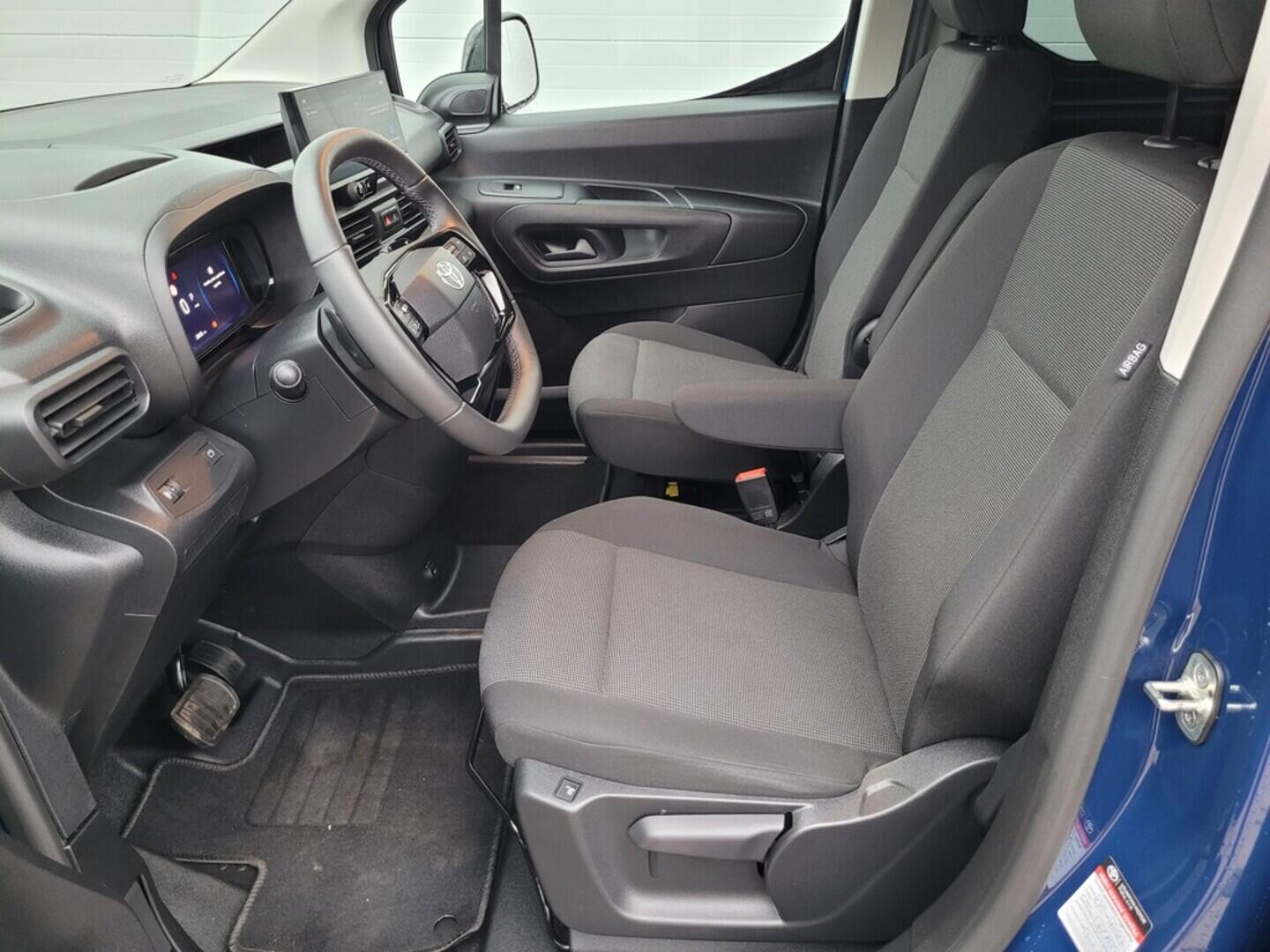 O619K01102_32.webp_PROACE CITY CrewCab 1.5 D-4D 96 kW automat, DPH