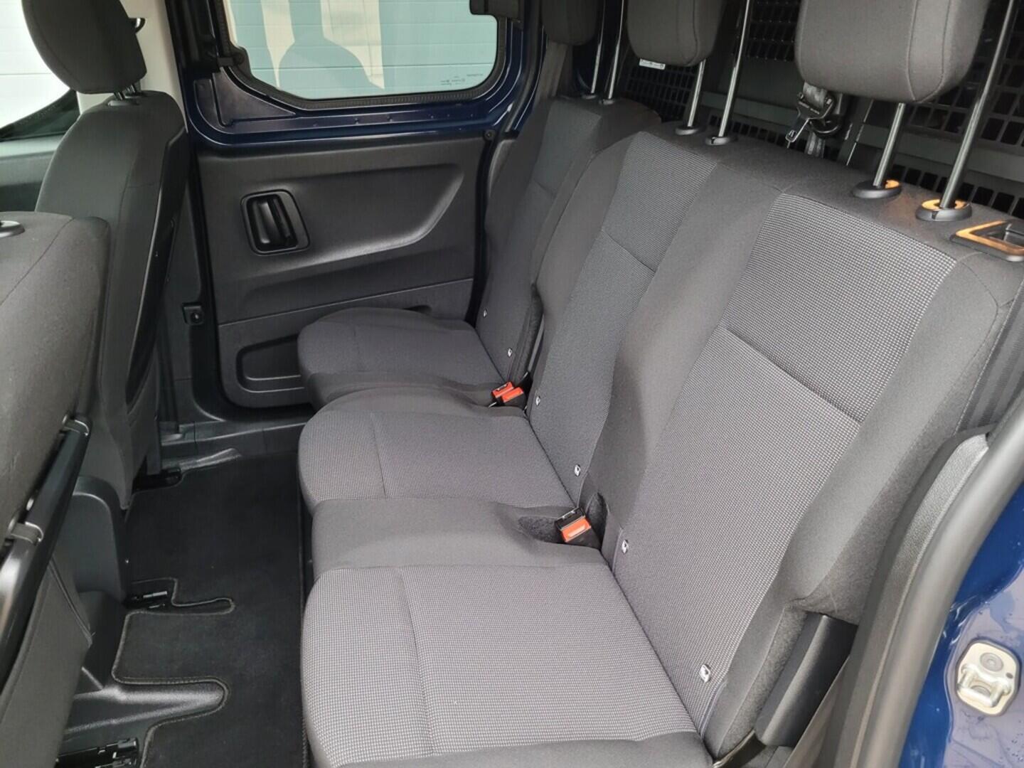 O619K01102_33.webp_PROACE CITY CrewCab 1.5 D-4D 96 kW automat, DPH