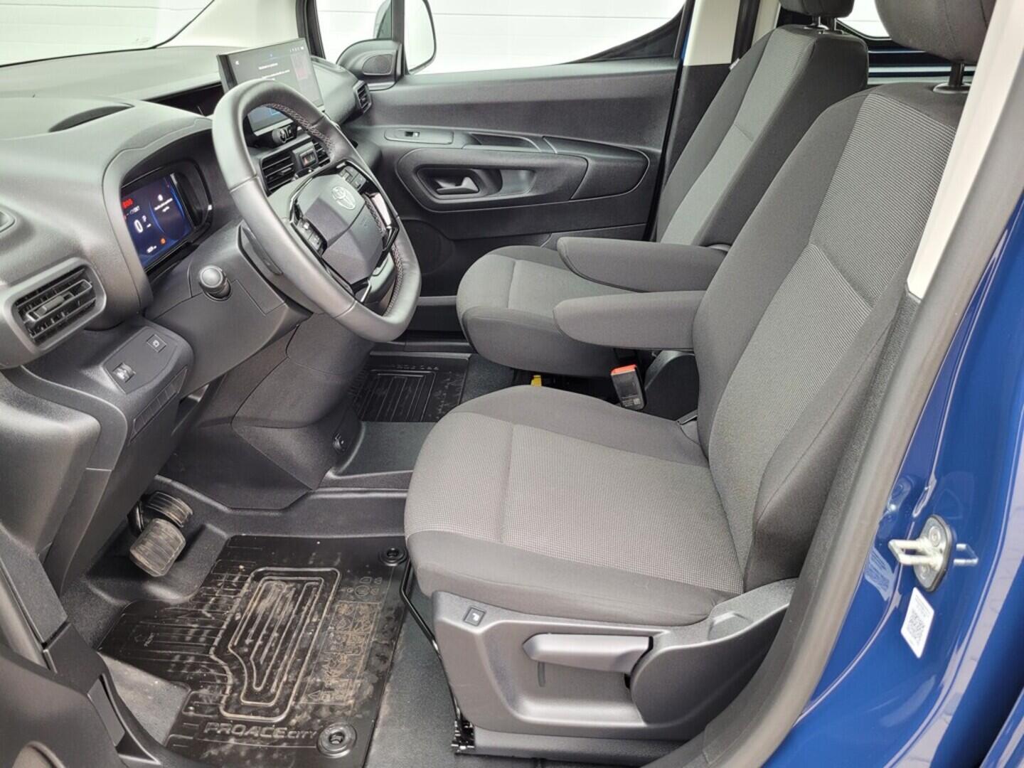 O619K01104_32.webp_PROACE CITY  1.5  96 kW automat, DPH