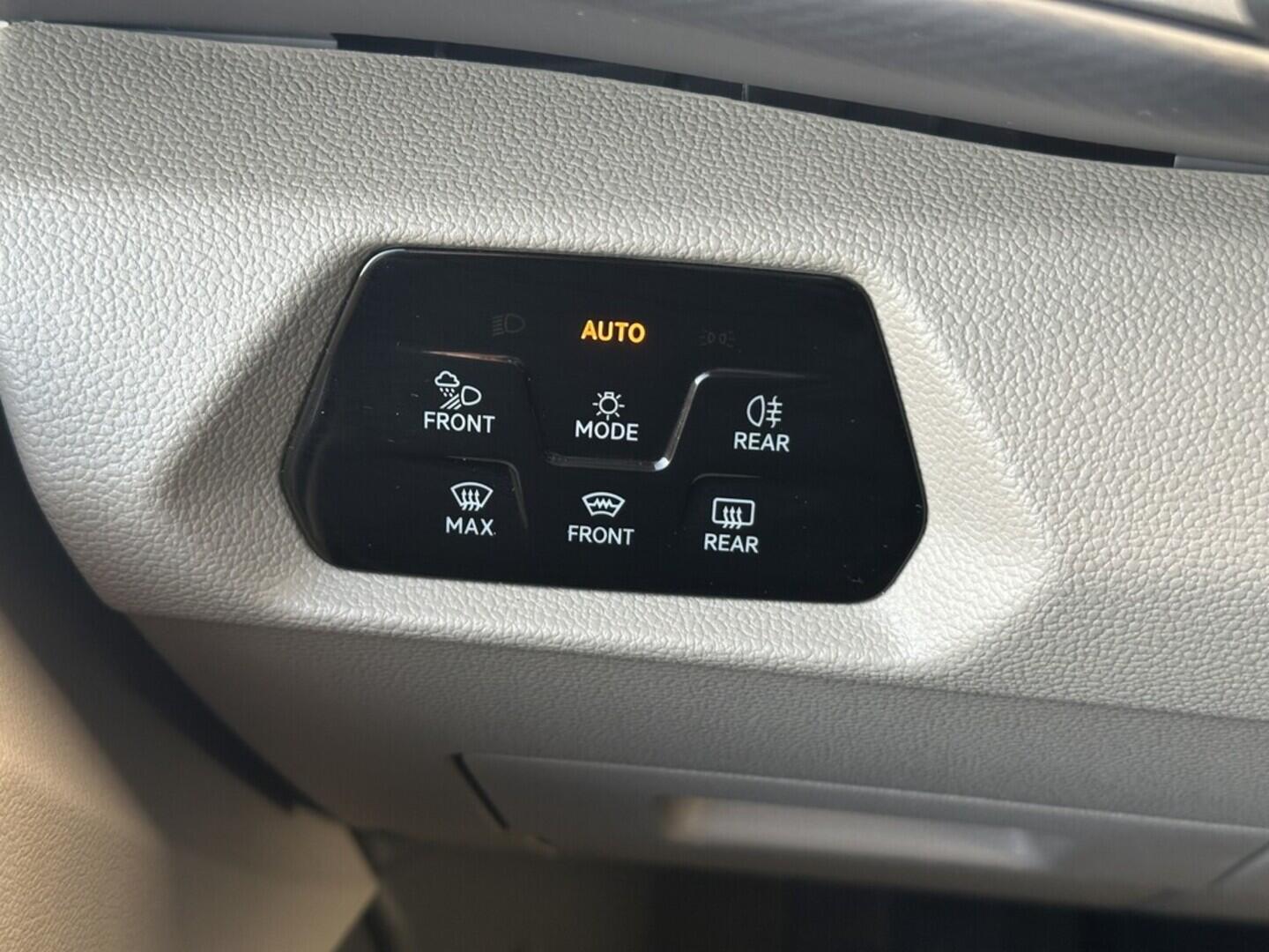 O619K01105_23.webp_MULTIVAN LONG LIFE 1,5 TSI PHEV 4M 1.5 TSI 130 kW automat, DPH